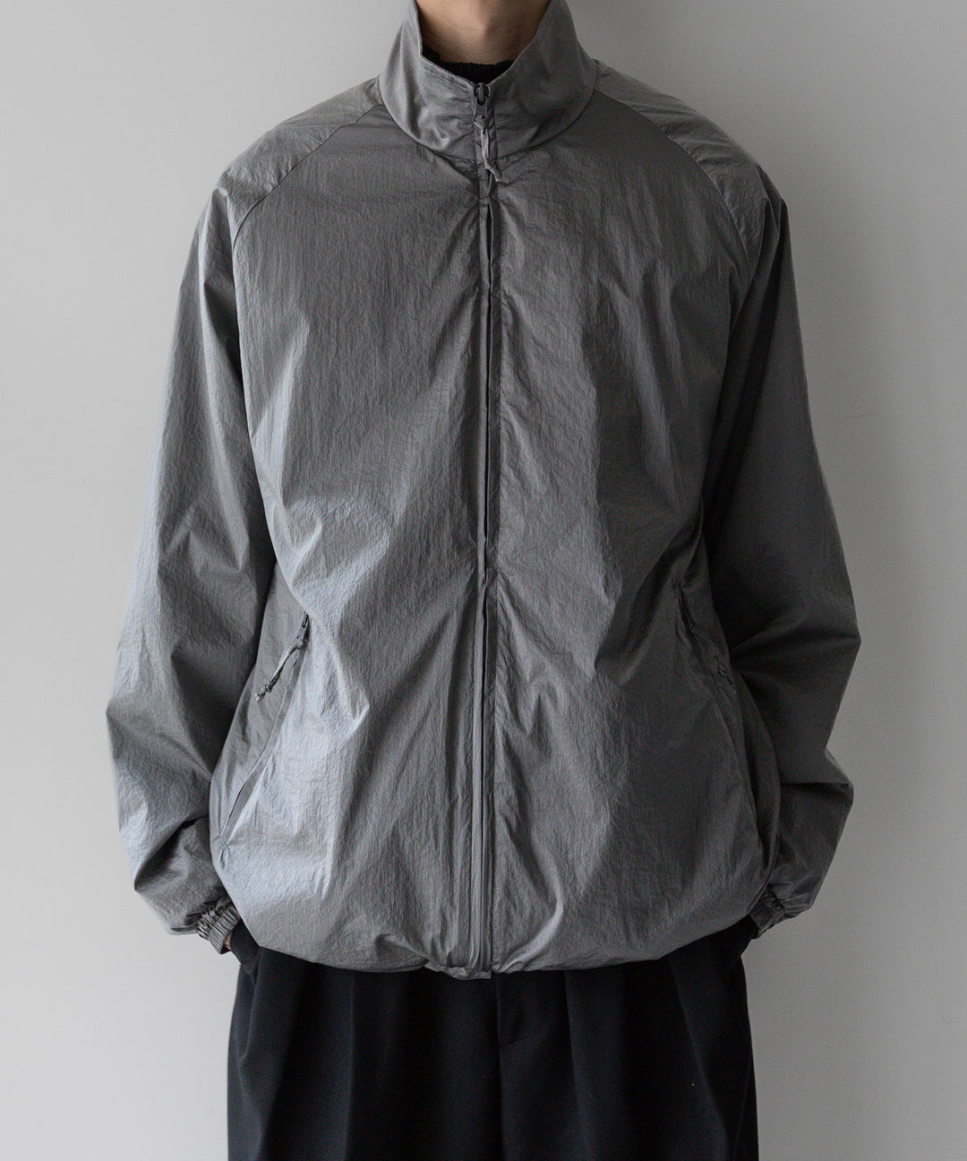 stein(シュタイン)の23AWコレクションWINDBREAKER STAND COLLAR JACKETのSILVER 公式通販サイトsession福岡セレクトショップ