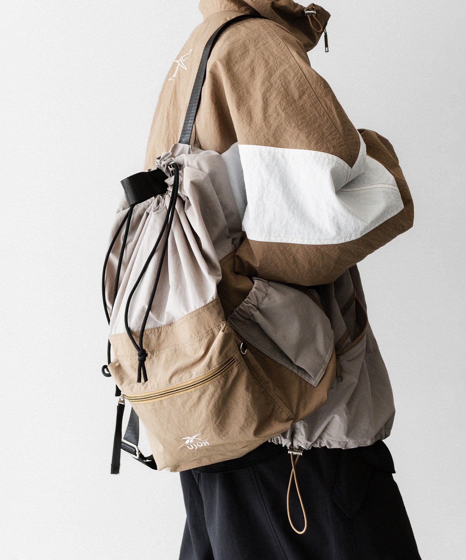 UJOH × Reebok】DRAW CORD BAG - BEIGE | 公式通販サイト session
