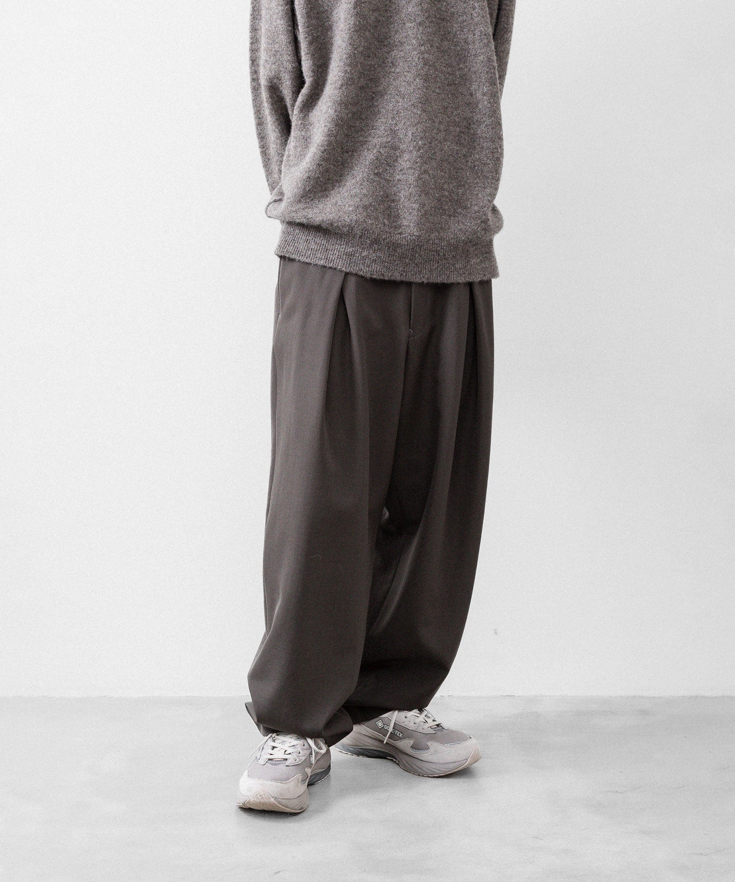 UJOH ウジョー CROSS TUCK PNTのOLIVE GRAY 公式通販サイトsession福岡セレクトショップ