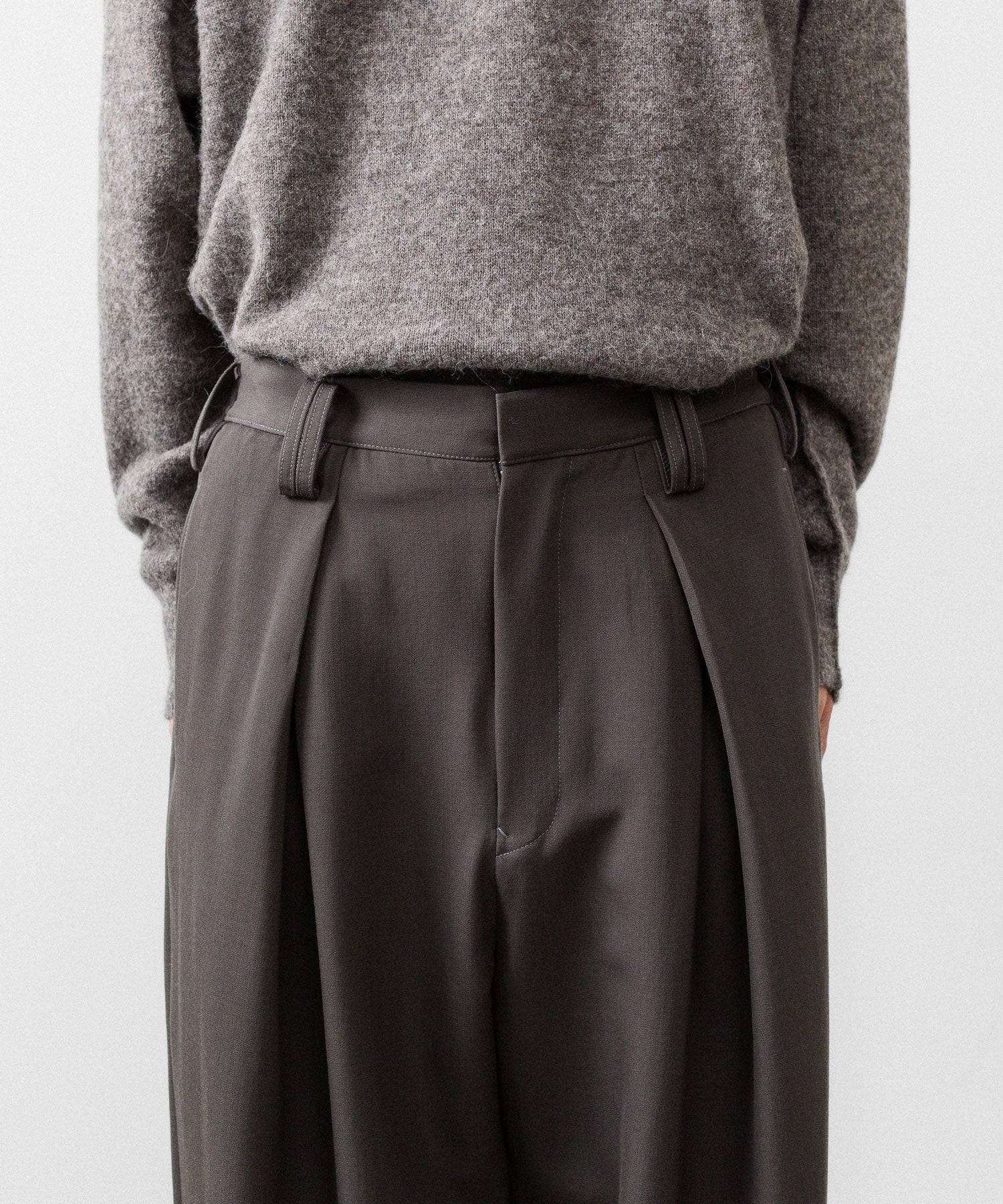 UJOH ウジョー CROSS TUCK PNTのOLIVE GRAY 公式通販サイトsession福岡セレクトショップ