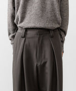 画像をギャラリービューアに読み込む, UJOH ウジョー CROSS TUCK PNTのOLIVE GRAY 公式通販サイトsession福岡セレクトショップ
