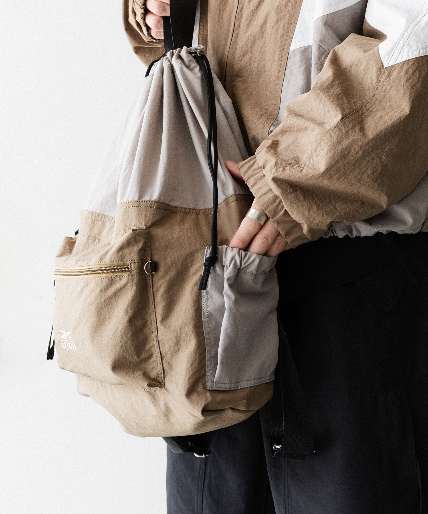 UJOH × Reebok】DRAW CORD BAG - BEIGE | 公式通販サイト session