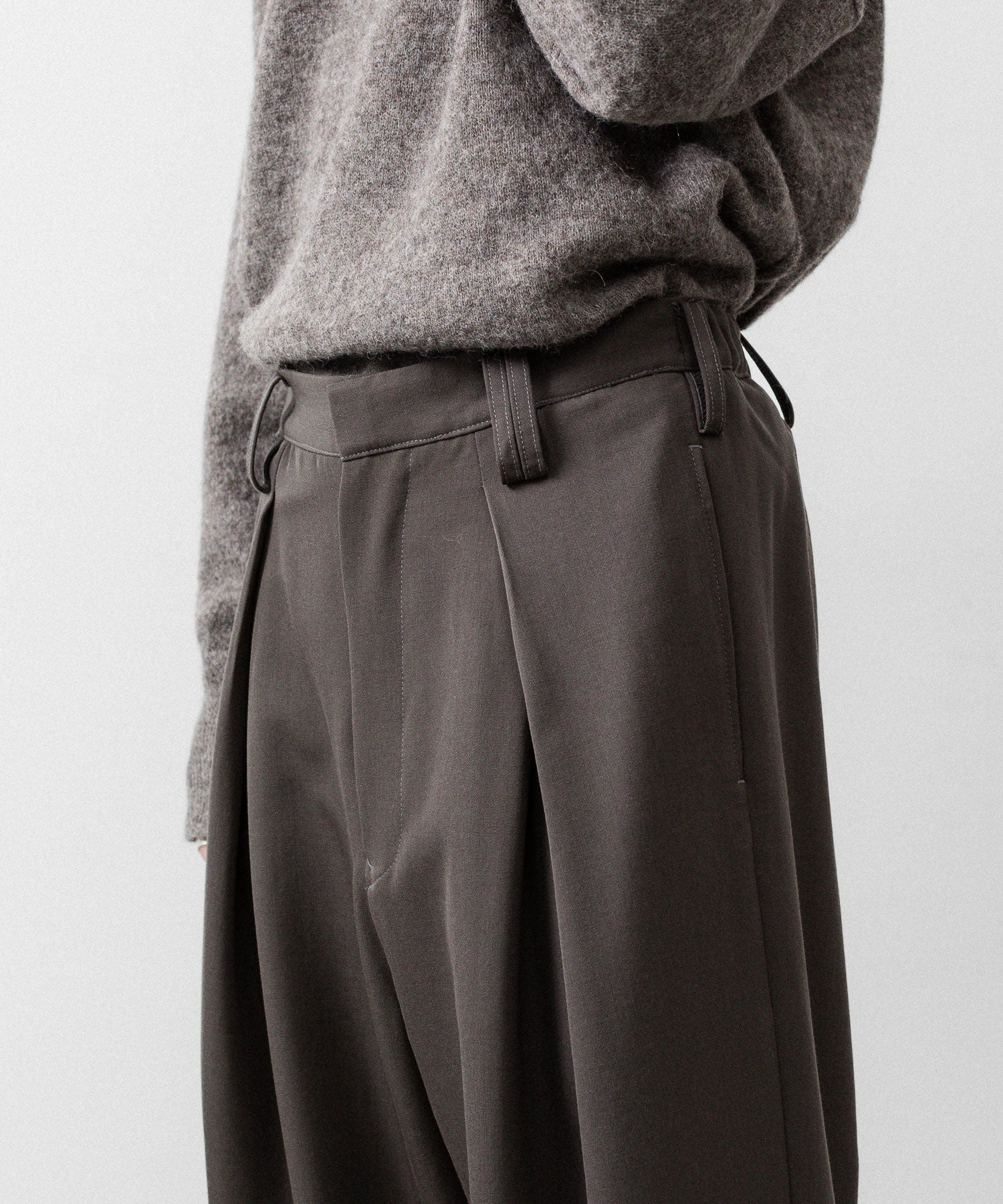 UJOH ウジョー CROSS TUCK PNTのOLIVE GRAY 公式通販サイトsession福岡セレクトショップ