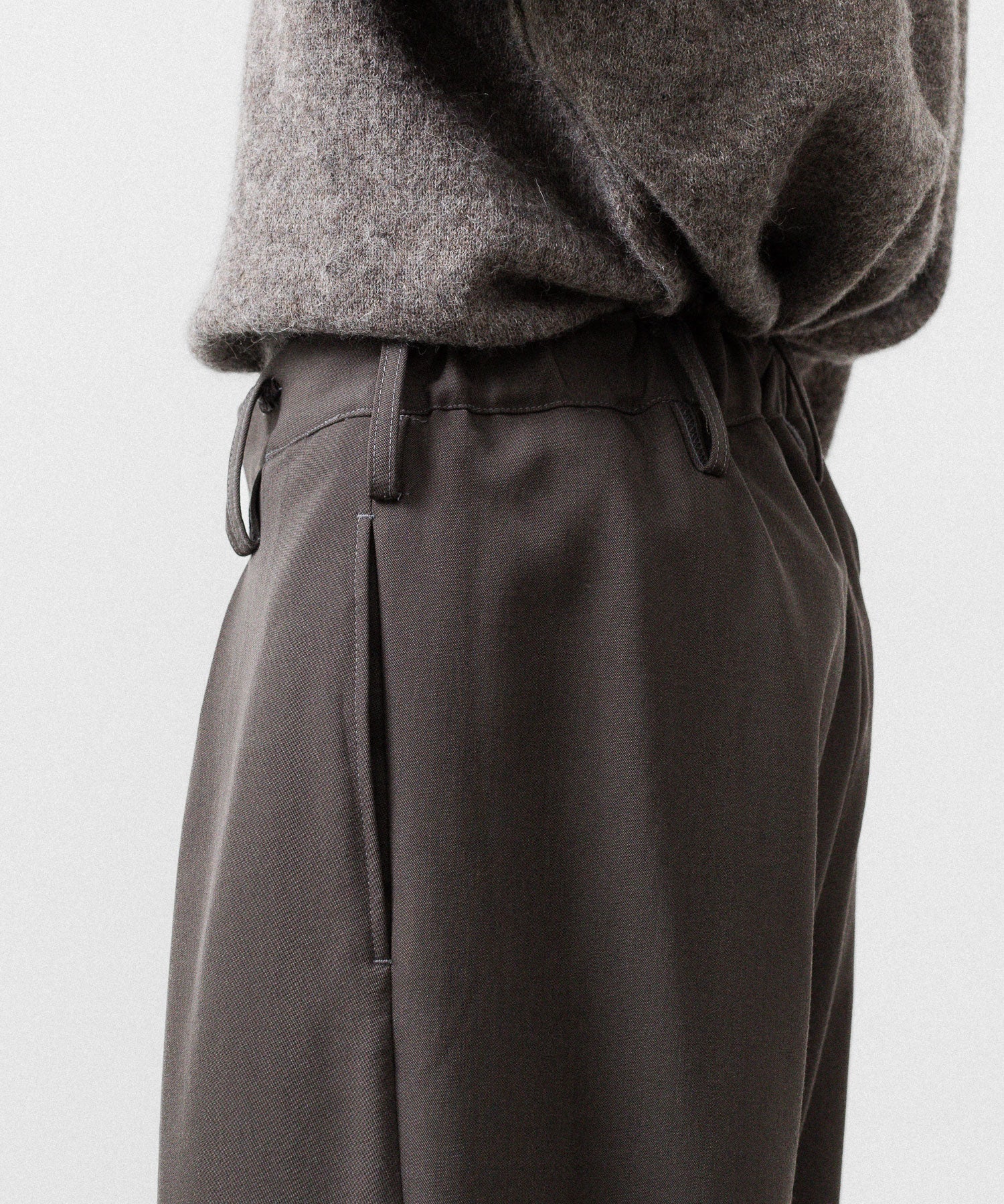 UJOH ウジョー CROSS TUCK PNTのOLIVE GRAY 公式通販サイトsession福岡セレクトショップ