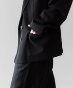 画像をギャラリービューアに読み込む, INTÉRIM - インテリムのWOOL CREPE SABLE VOILE DEADSTOCK FABRIC PIPING DOUBLE JACKETのBLACK公式通販サイトsession福岡セレクトショップ

