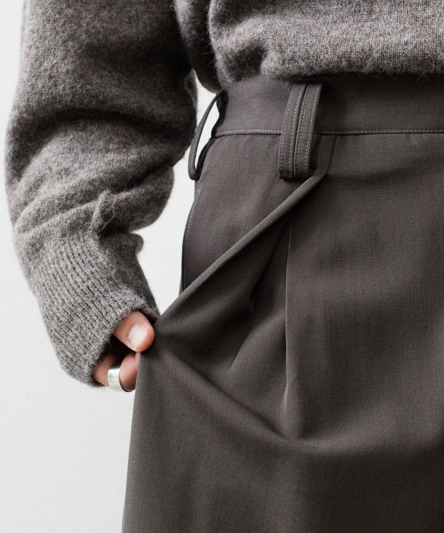 UJOH ウジョー CROSS TUCK PNTのOLIVE GRAY 公式通販サイトsession福岡セレクトショップ