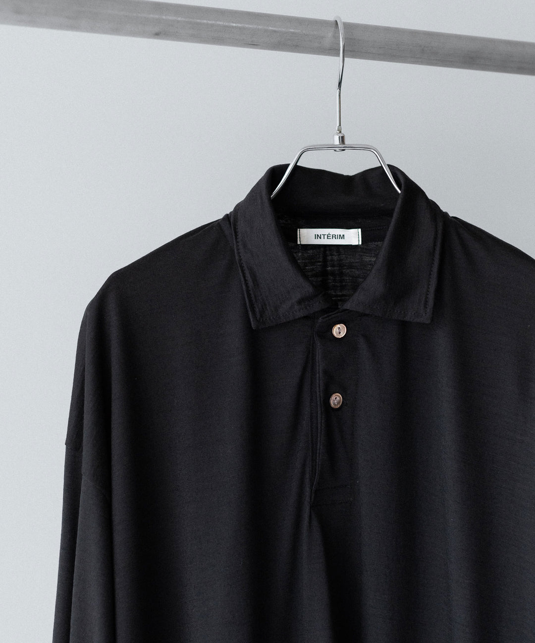 INTÉRIM(インテリム)のHYPER BIG EXTRA FINE MERINO WOOL JERSEY LONG POLO SHIRT - BLACKの公式通販サイトsession福岡セレクトショップ