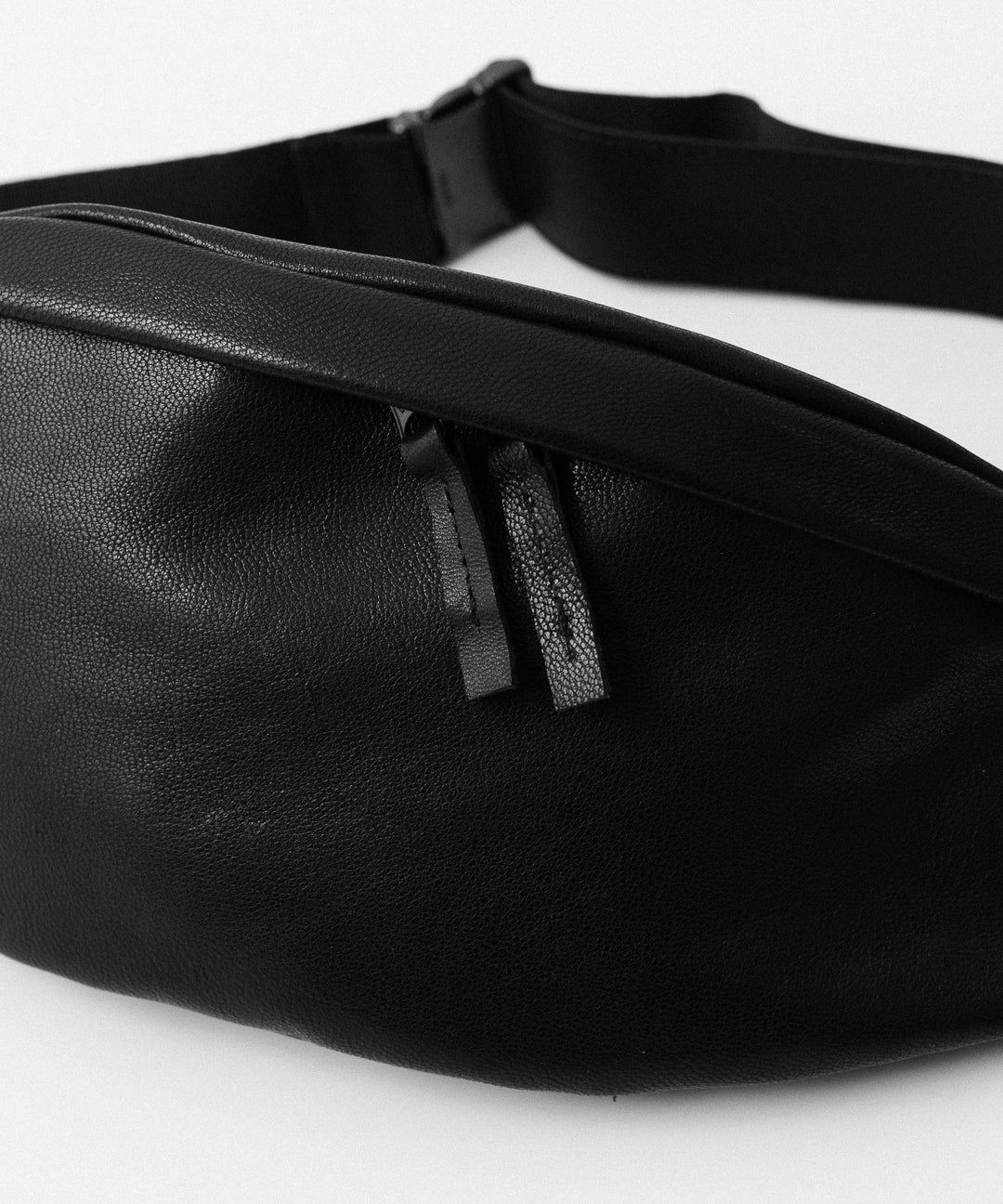 ssstein シュタインのLEATHER SLING BAGのBLACK 公式通販サイトsession福岡セレクトショップ