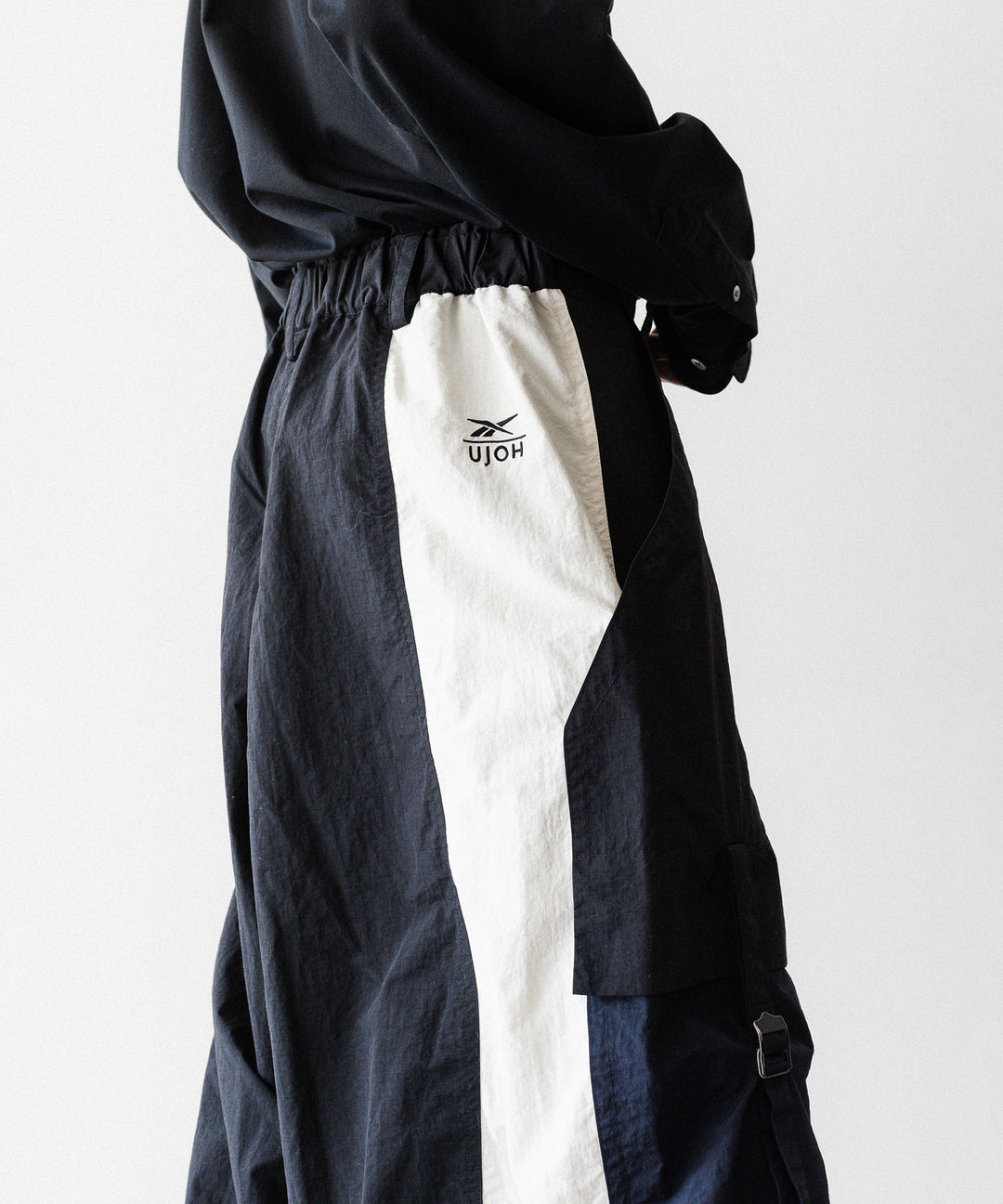 UJOH(ウジョー)×Reebok(リーボック)のWIDE FLARE CARGO PNTのBLACK公式通販サイトsession福岡セレクトショップ