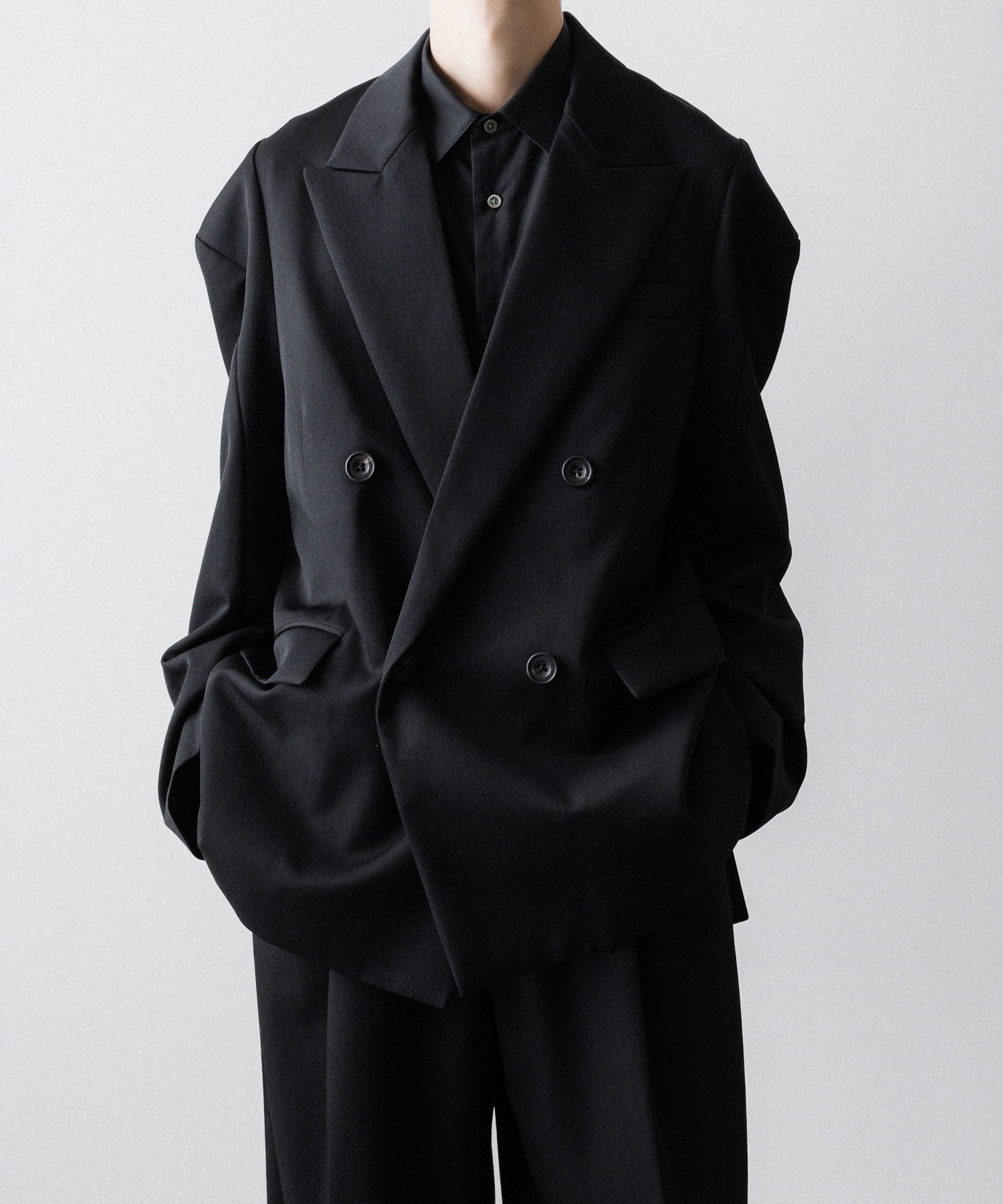 ssstein / シュタイン】DEFORMED SHOULDER DOUBLE BREASTED JACKET