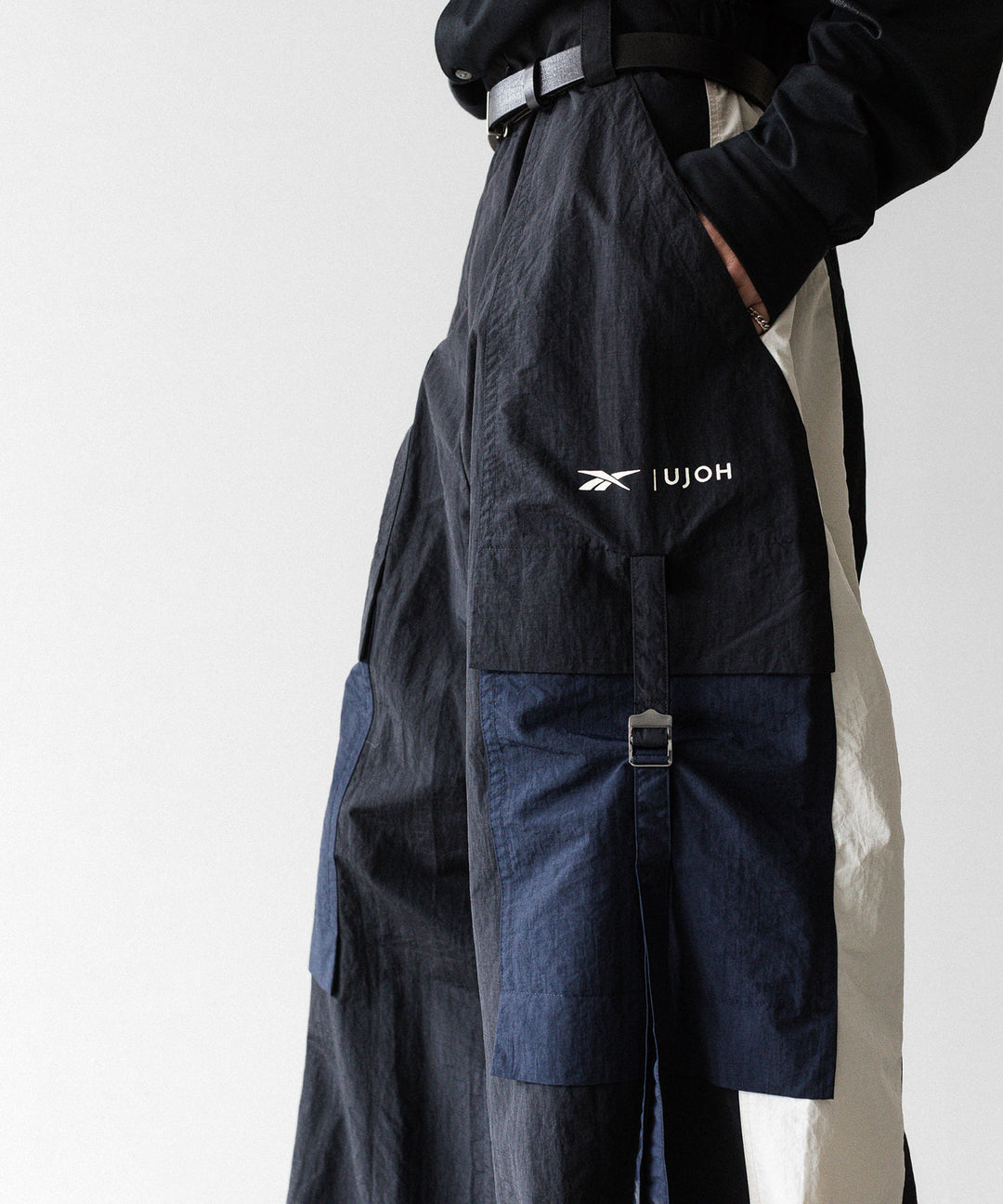 UJOH(ウジョー)×Reebok(リーボック)のWIDE FLARE CARGO PNTのBLACK公式通販サイトsession福岡セレクトショップ