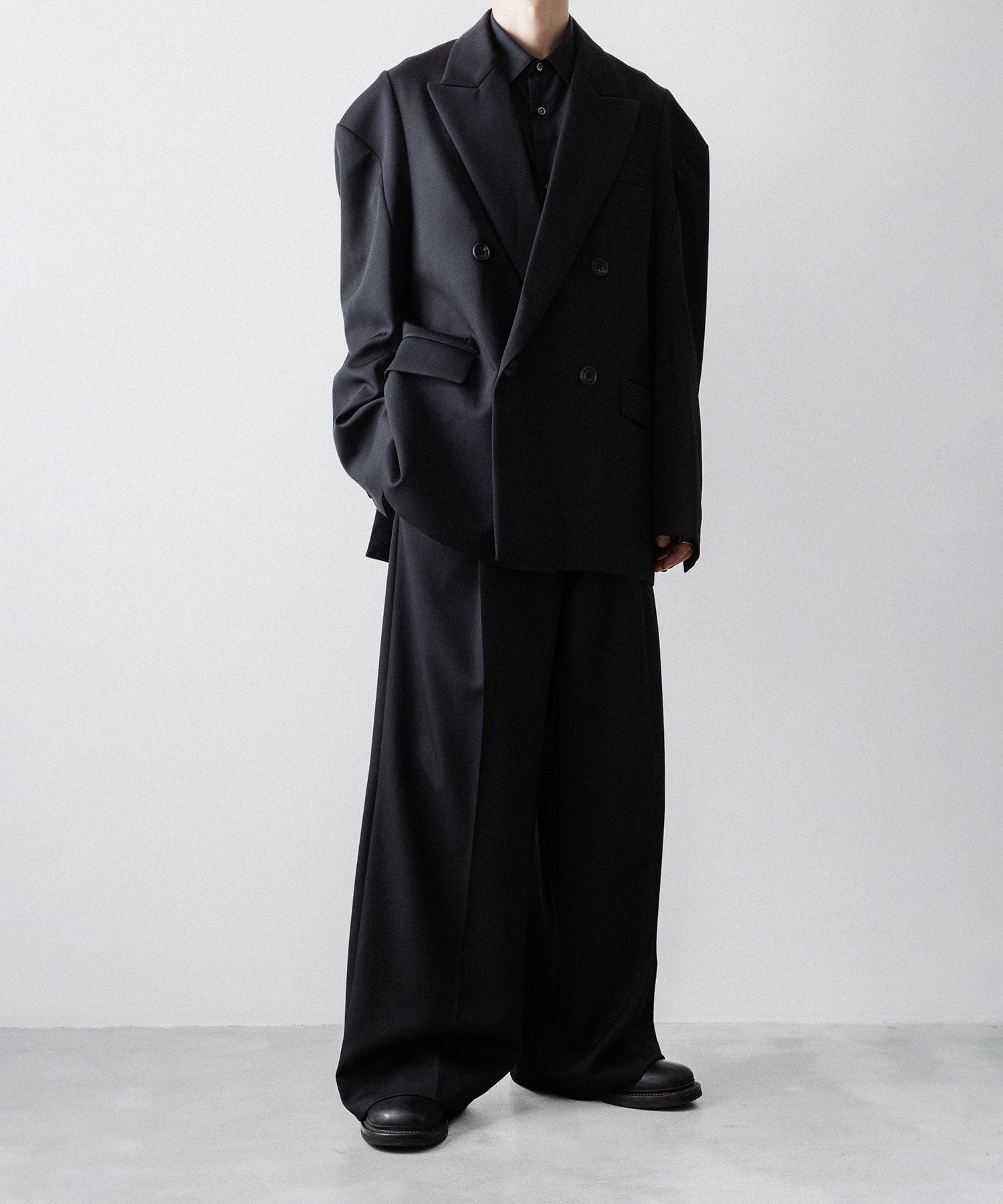 ssstein / シュタイン】DEFORMED SHOULDER DOUBLE BREASTED JACKET