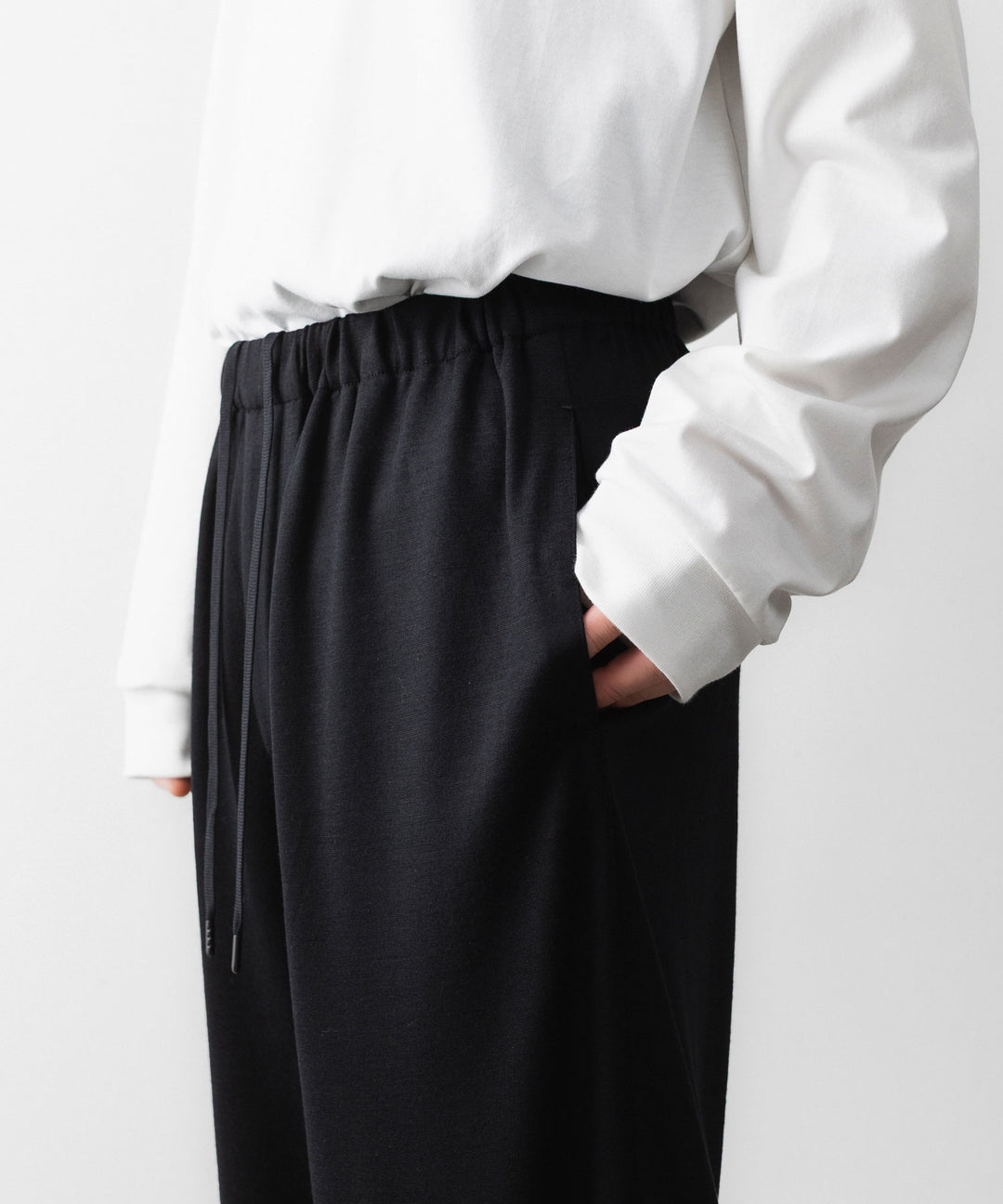 【 WWW 】TAPERD JOGGER PANTS - BLACK