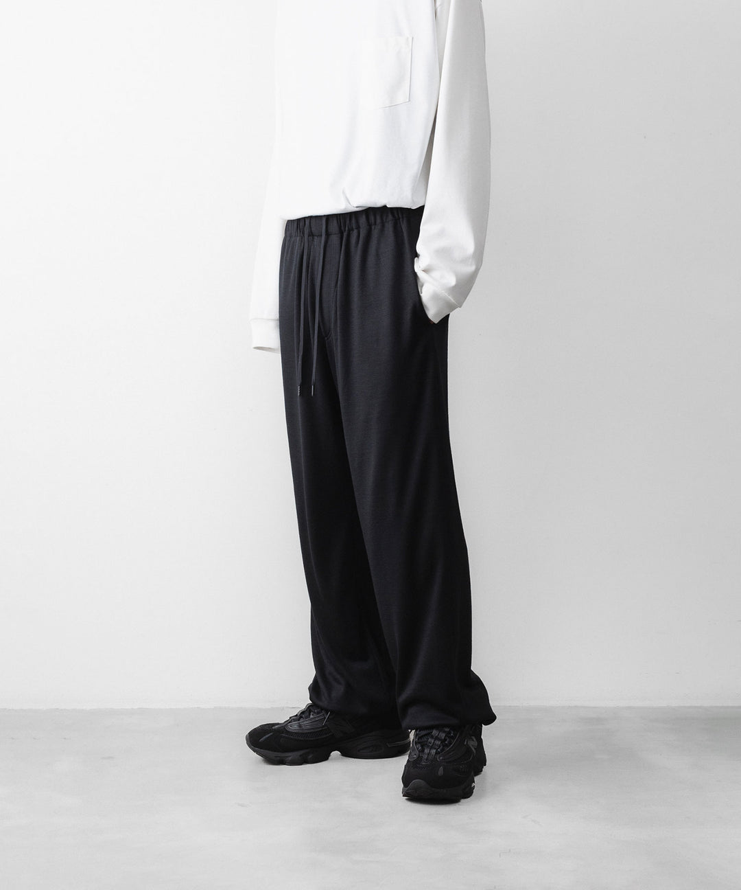 【 WWW 】TAPERD JOGGER PANTS - BLACK