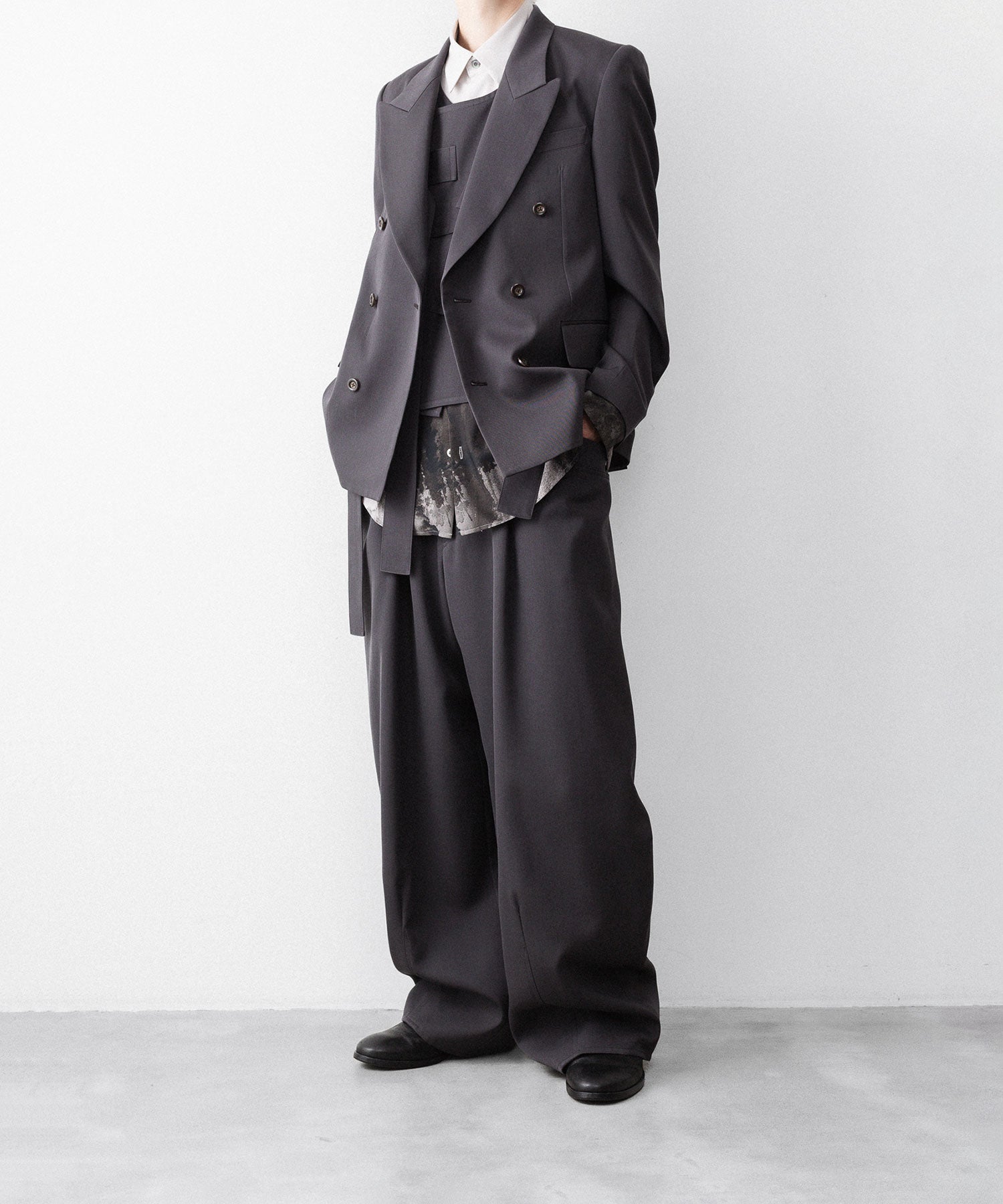 UJOH】BIG POCKET W BELTED VEST - STEEL GRAY | 公式通販サイト