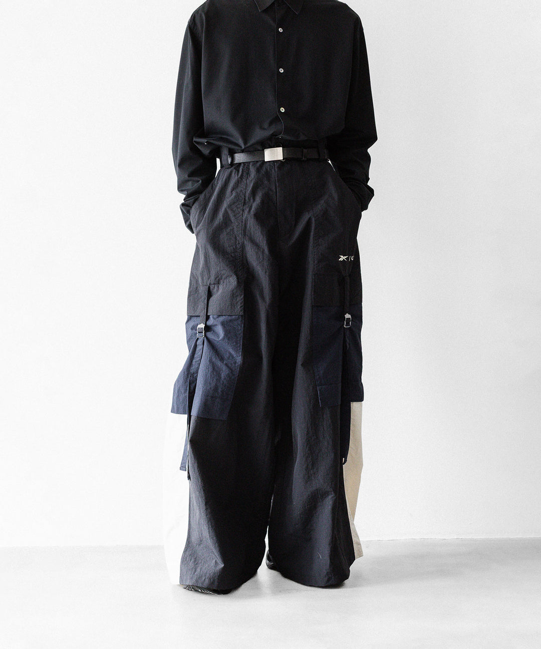 UJOH(ウジョー)×Reebok(リーボック)のWIDE FLARE CARGO PNTのBLACK公式通販サイトsession福岡セレクトショップ