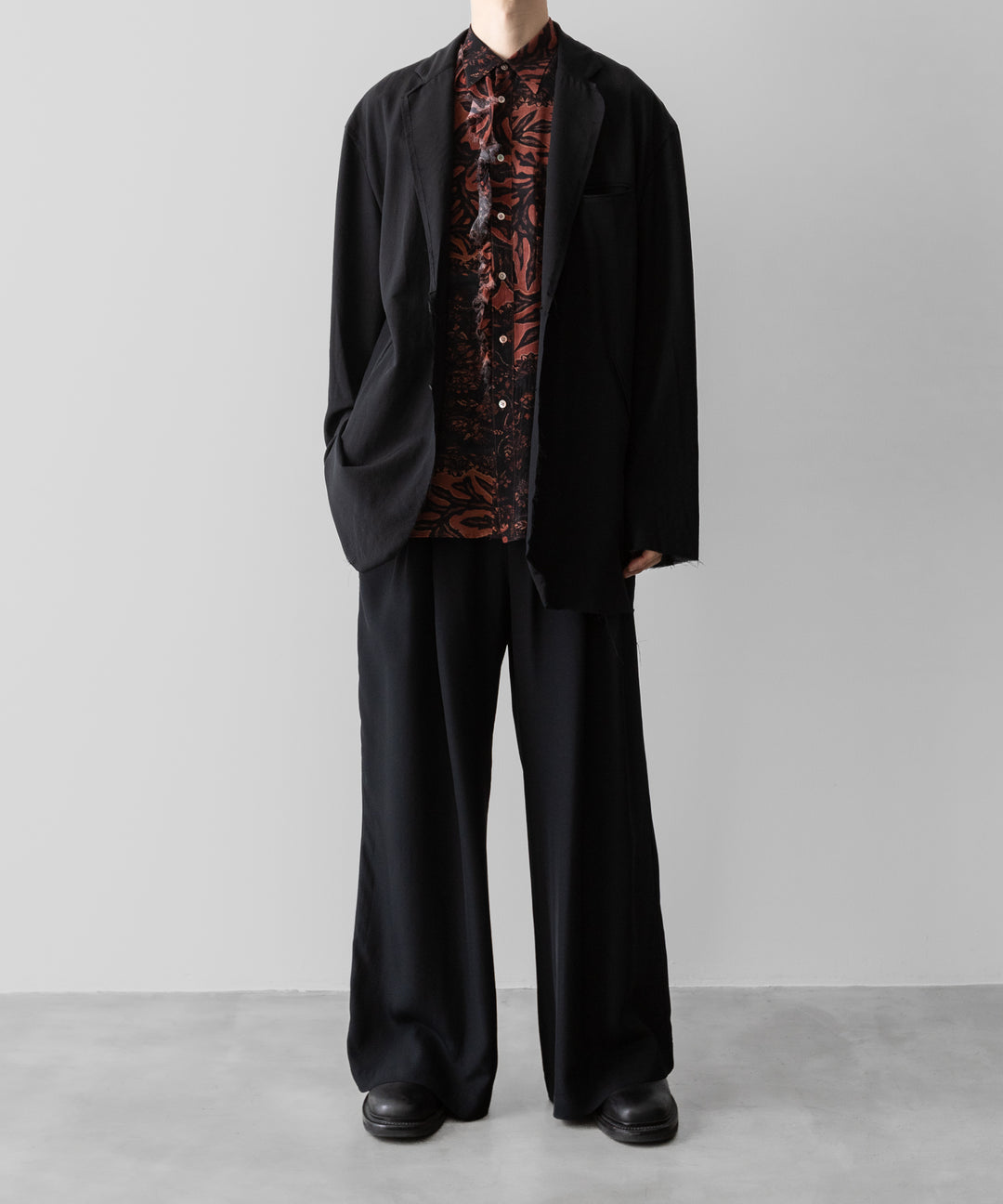 ANTHEM Aアンセムエー のSILKY VISCOSE 2TUCK FLARE EASY PANTS - BLACKの公式通販サイトsession福岡セレクトショップ