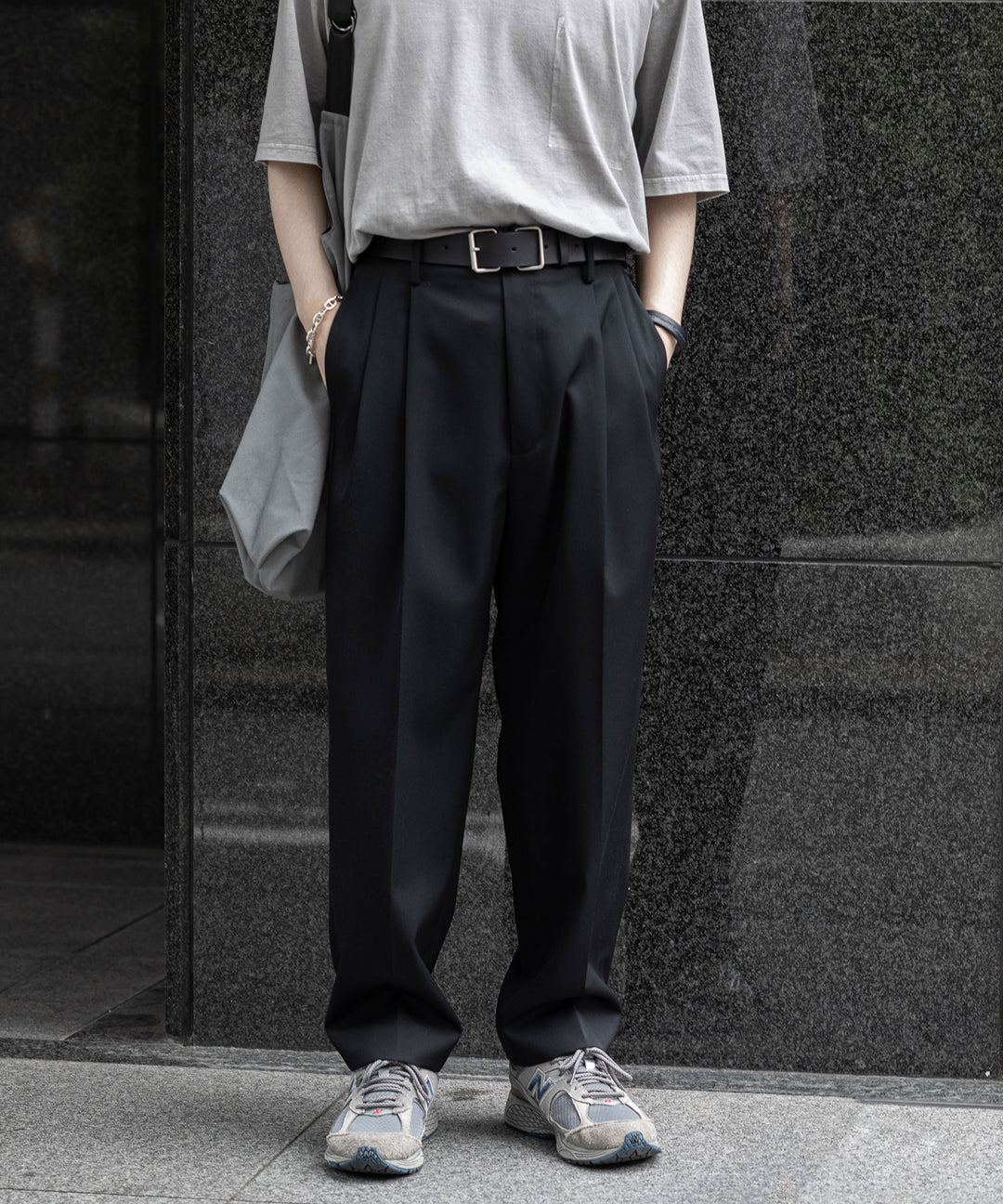stein(シュタイン)の23AWコレクションBELTLESS WIDE TROUSERSのBLACK