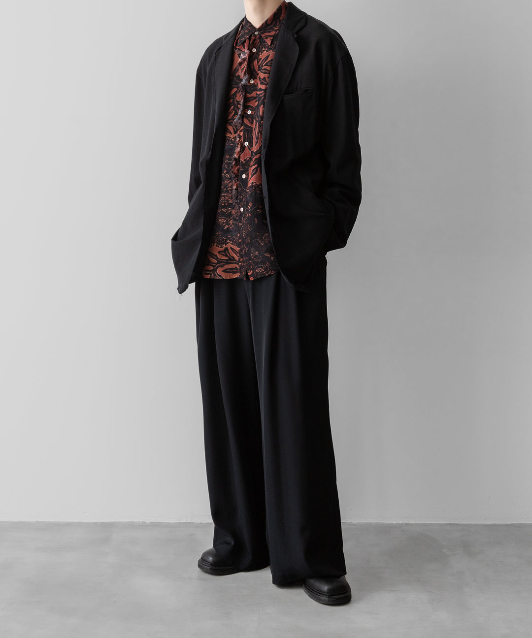 ANTHEM Aアンセムエー のSILKY VISCOSE 2TUCK FLARE EASY PANTS - BLACKの公式通販サイトsession福岡セレクトショップ