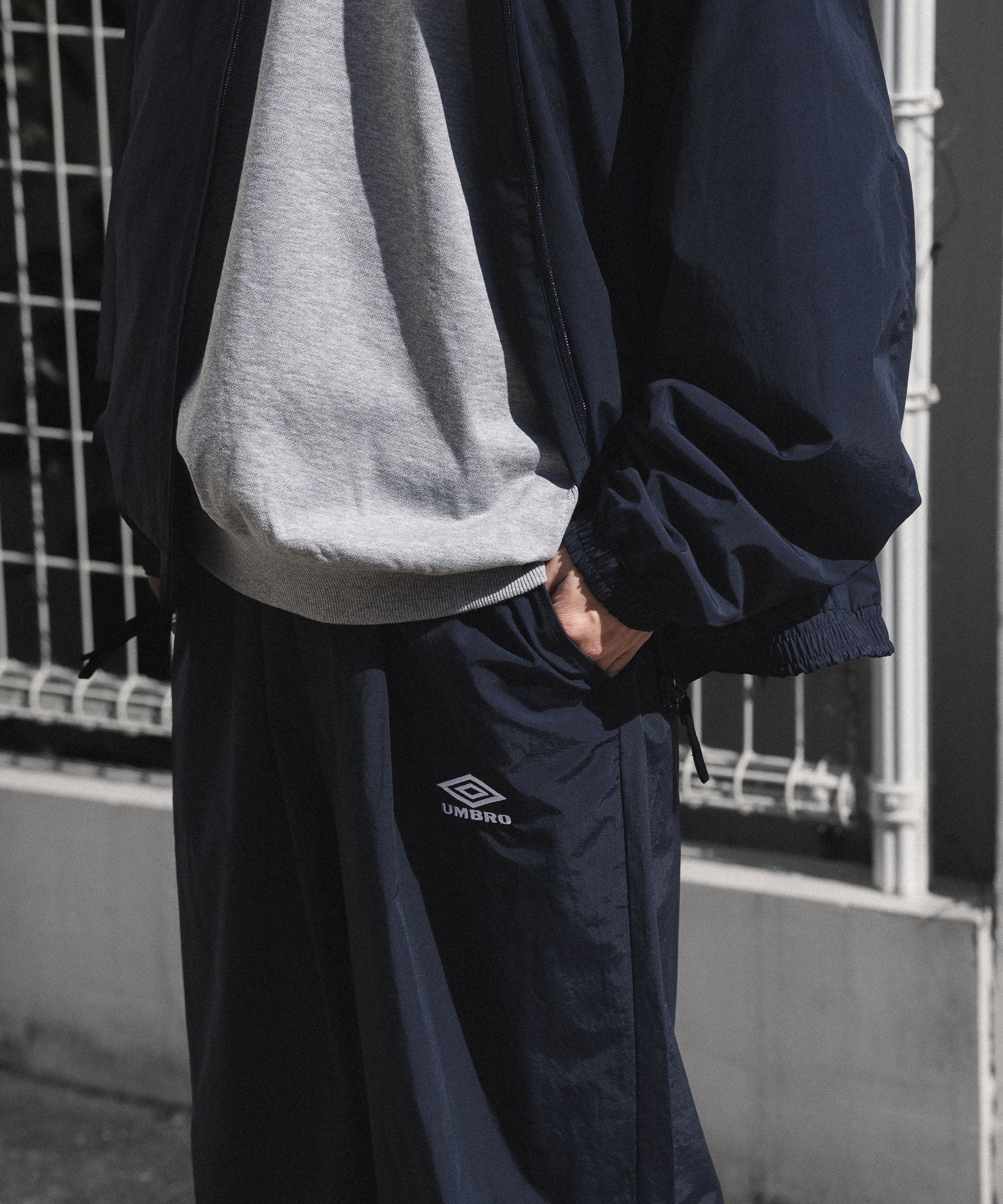 ssstein × UMBRO】CO/NY POPLIN TRACK TROUSERS - DARK NAVY | 公式