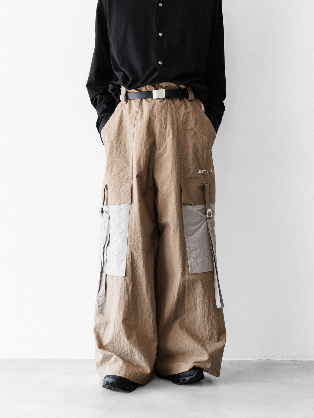UJOH(ウジョー)×Reebok(リーボック)のWIDE FLARE CARGO PNTのBEIGE 公式通販サイトsession福岡セレクトショップ