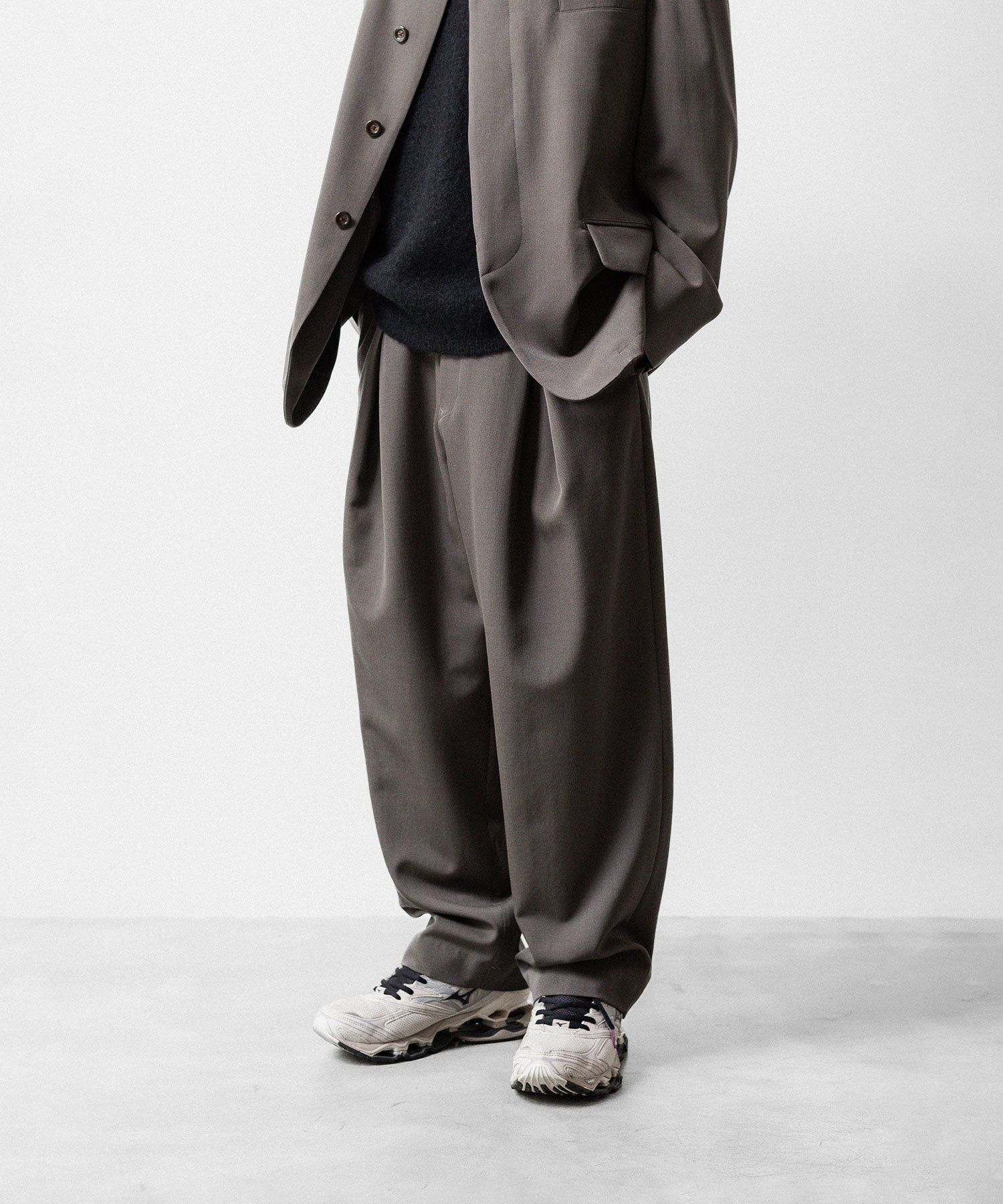 UJOH ウジョー CROSS TUCK PNTのOLIVE GRAY 公式通販サイトsession福岡セレクトショップ