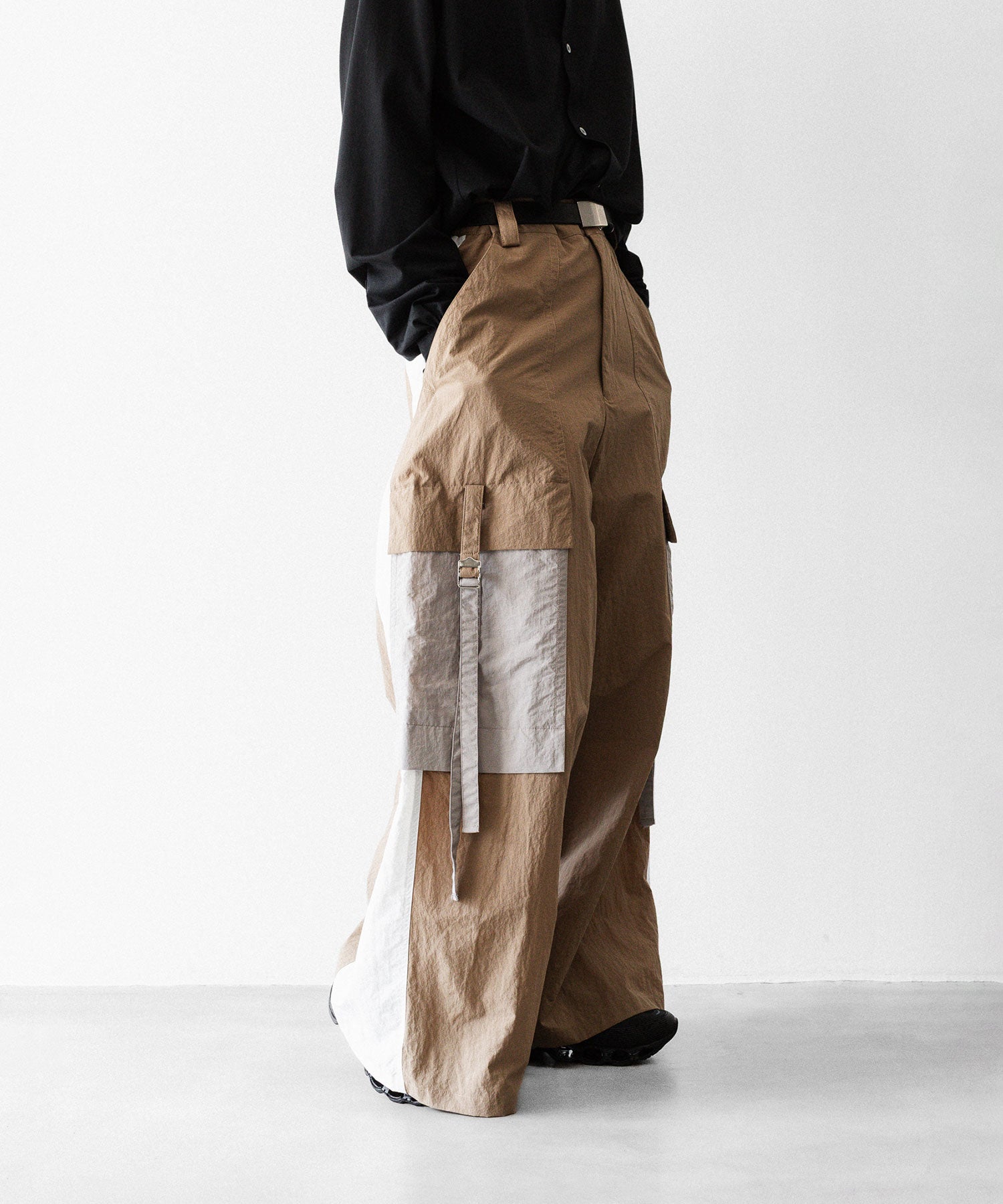 UJOH×Reebok】WIDE FLARE CARGO PNT - BEIGE | 公式通販サイト session