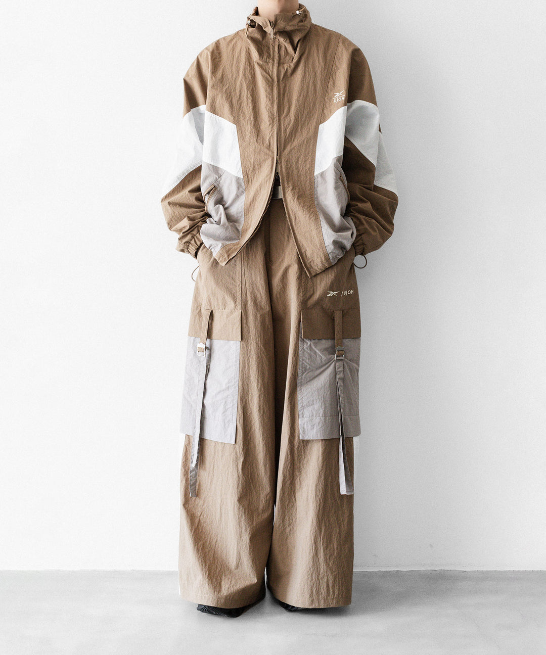 UJOH(ウジョー)×Reebok(リーボック)のZIP STAND COLLAR BLOUSON - BEIGEの公式通販サイトsession福岡セレクトショップ