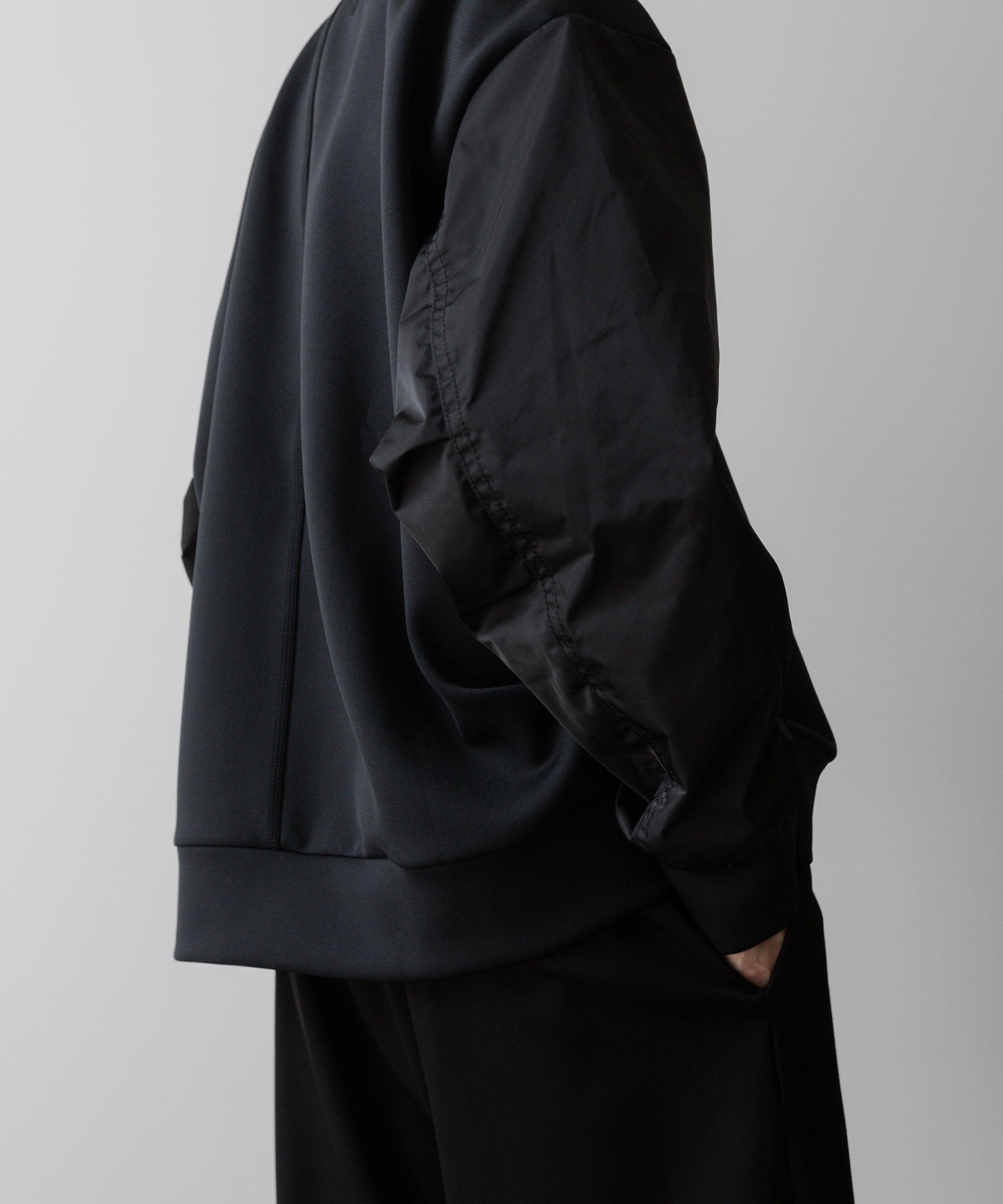 UJOH(ウジョー)のBLOUSON SLEEVE PULLOVER - BLACKの公式通販サイトsession福岡セレクトショップ