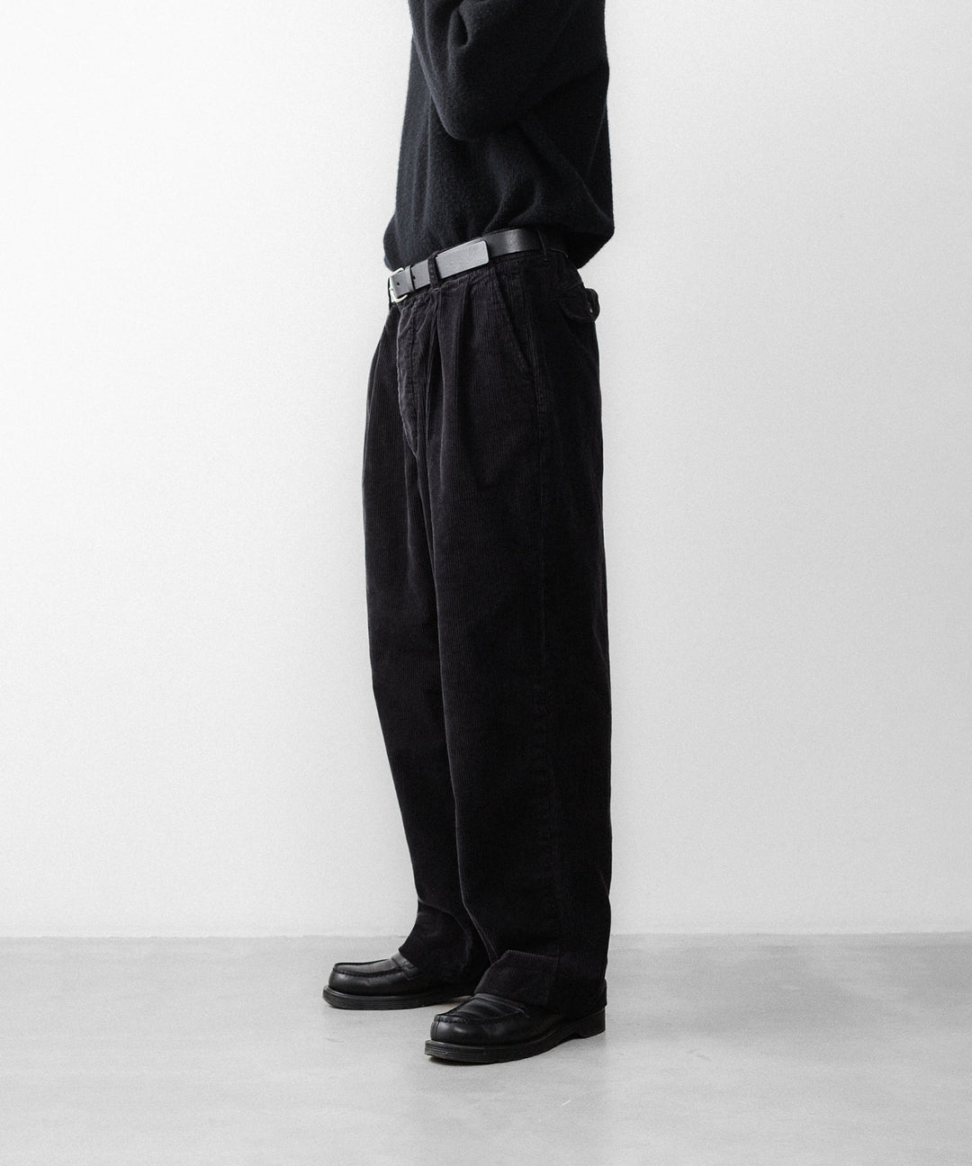 concause-コンコースのCORDUROY WIDE TAPERED SLACKSのBLACK公式通販サイトsession福岡セレクトショップ