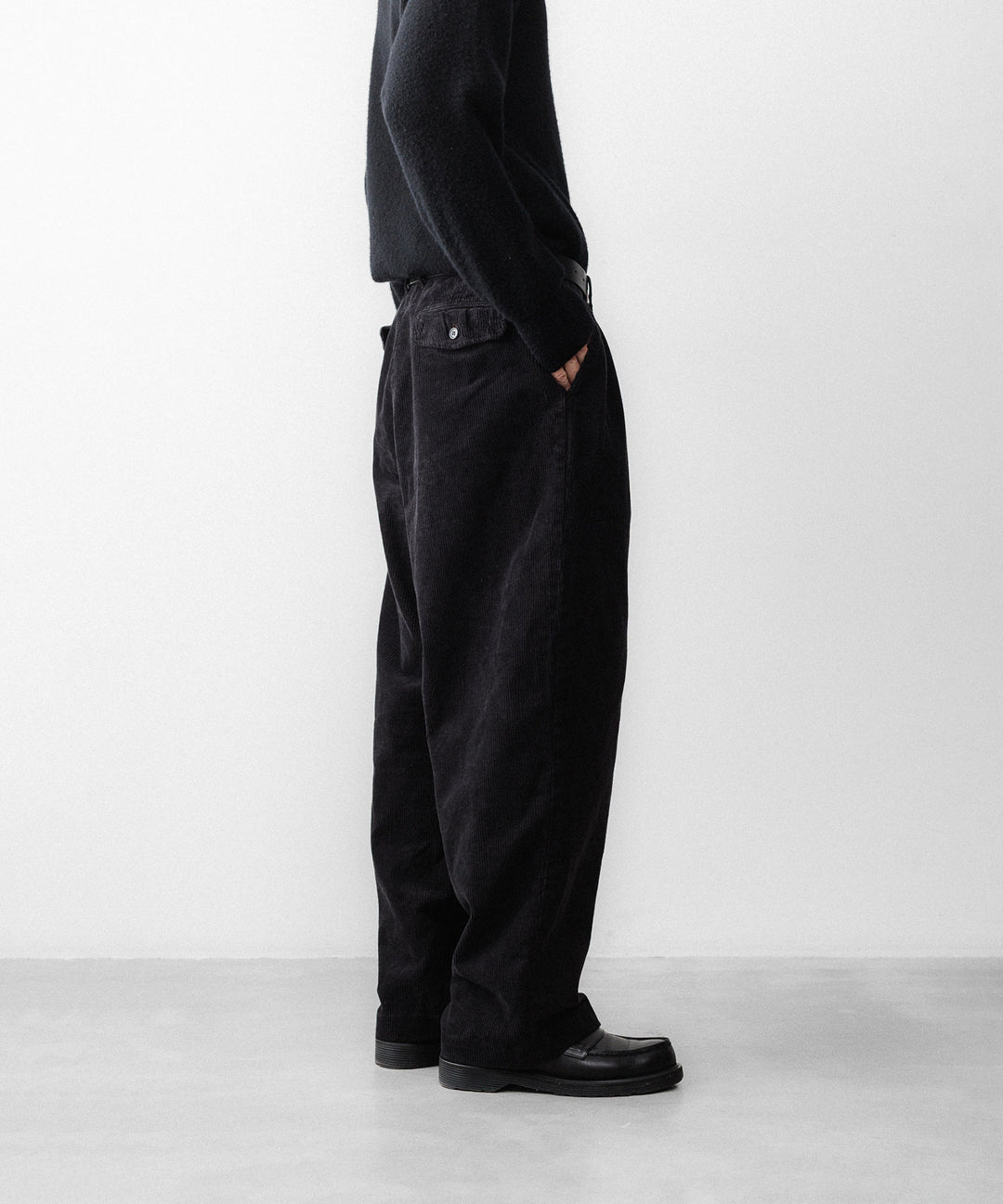concause-コンコースのCORDUROY WIDE TAPERED SLACKSのBLACK公式通販サイトsession福岡セレクトショップ
