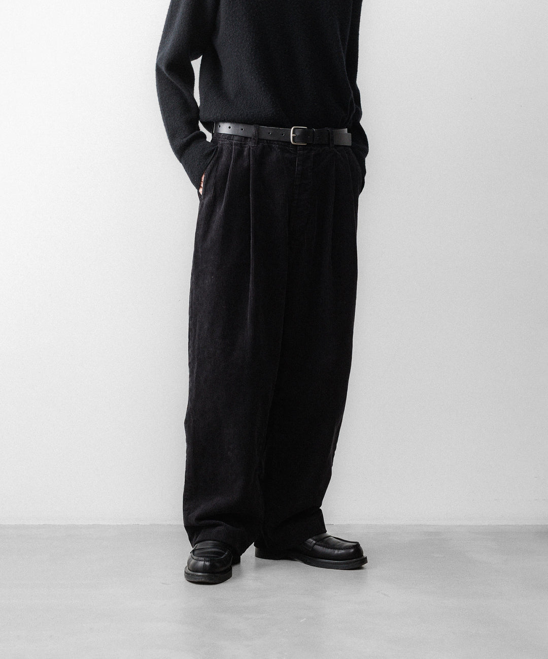 concause-コンコースのCORDUROY WIDE TAPERED SLACKSのBLACK公式通販サイトsession福岡セレクトショップ