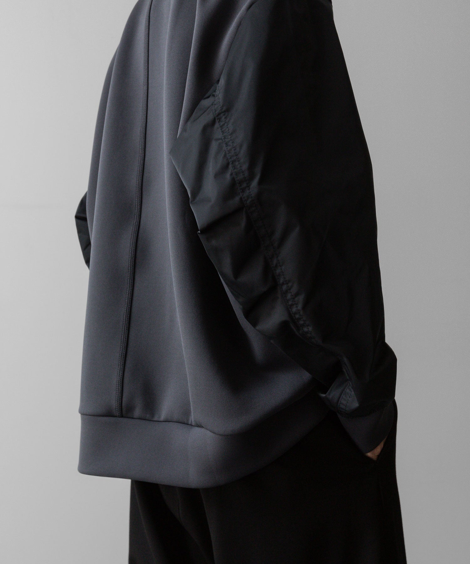 UJOH(ウジョー)のBLOUSON SLEEVE PULLOVER - SLAGの公式通販サイトsession福岡セレクトショップ