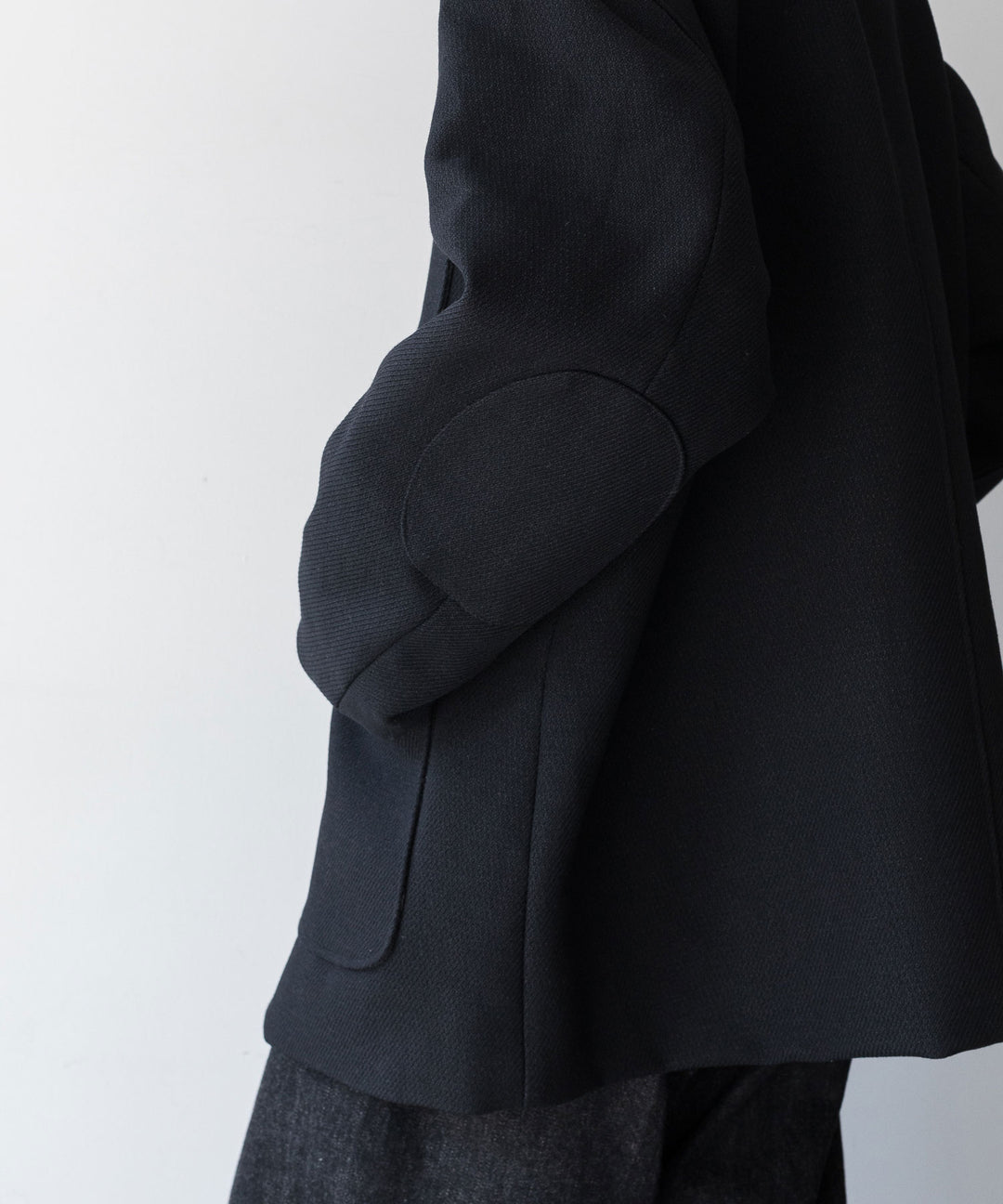 INTÉRIM(インテリム)の23AWコレクションLIMITED DIAGONAL COATIONG TWILL FORESTIEREのBLACK