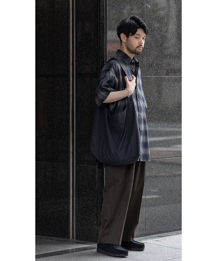 stein(シュタイン)の23AWコレクションBELTED WIDE STRAIGHT TROUSERSのMILITARY KHAKI