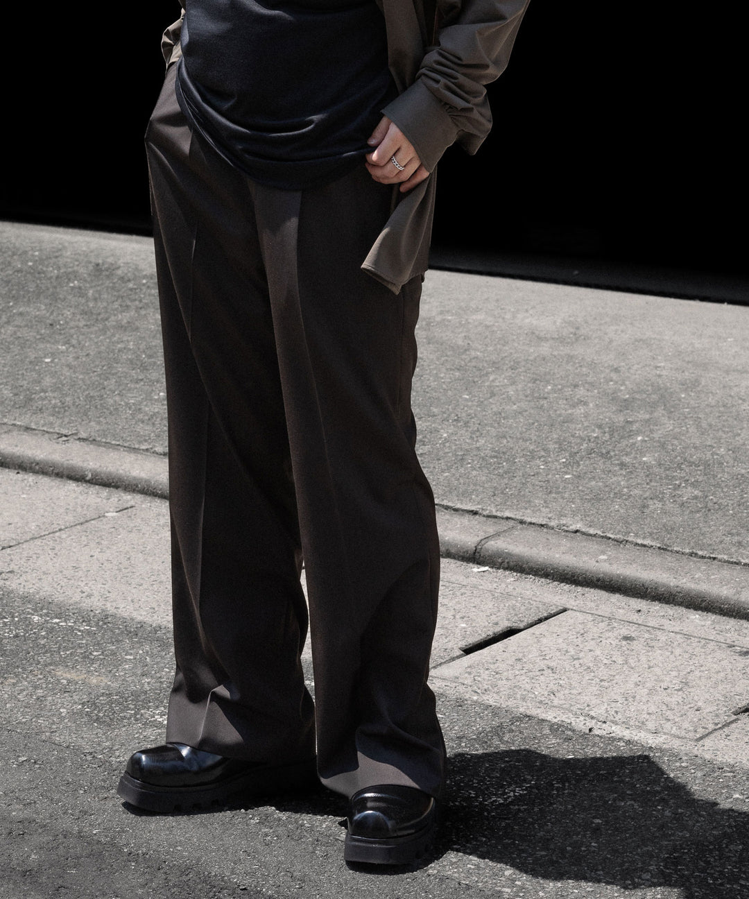 ssstein(シュタイン)のFLARE TROUSERS - GREY KHAKIの公式通販サイトsession福岡セレクトショップ