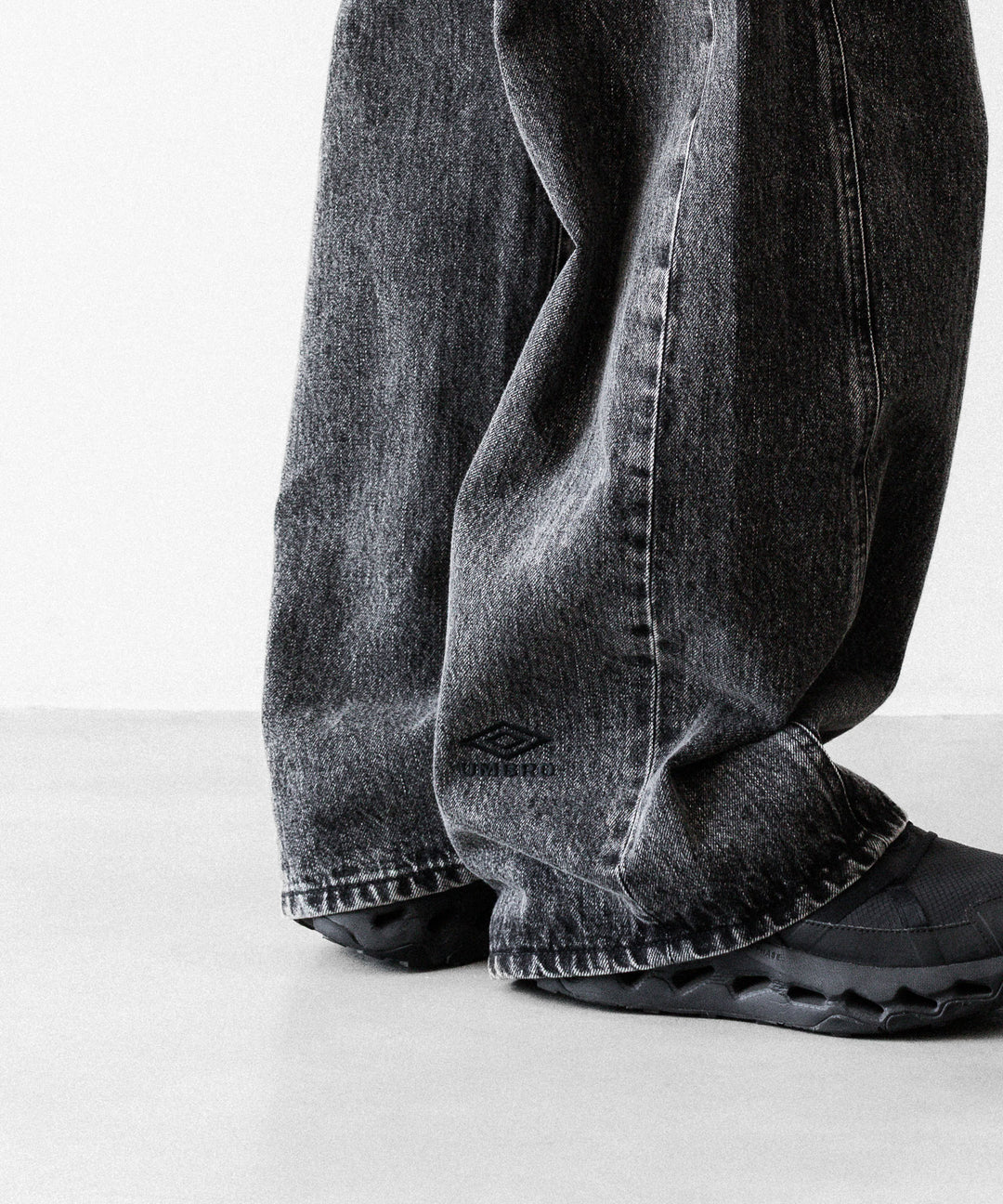 ssstein×UMBRO(シュタイン×アンブロ)のDEFORMATION WIDE DENIM JEANS - BLACKの公式通販サイトsession福岡セレクトショップ