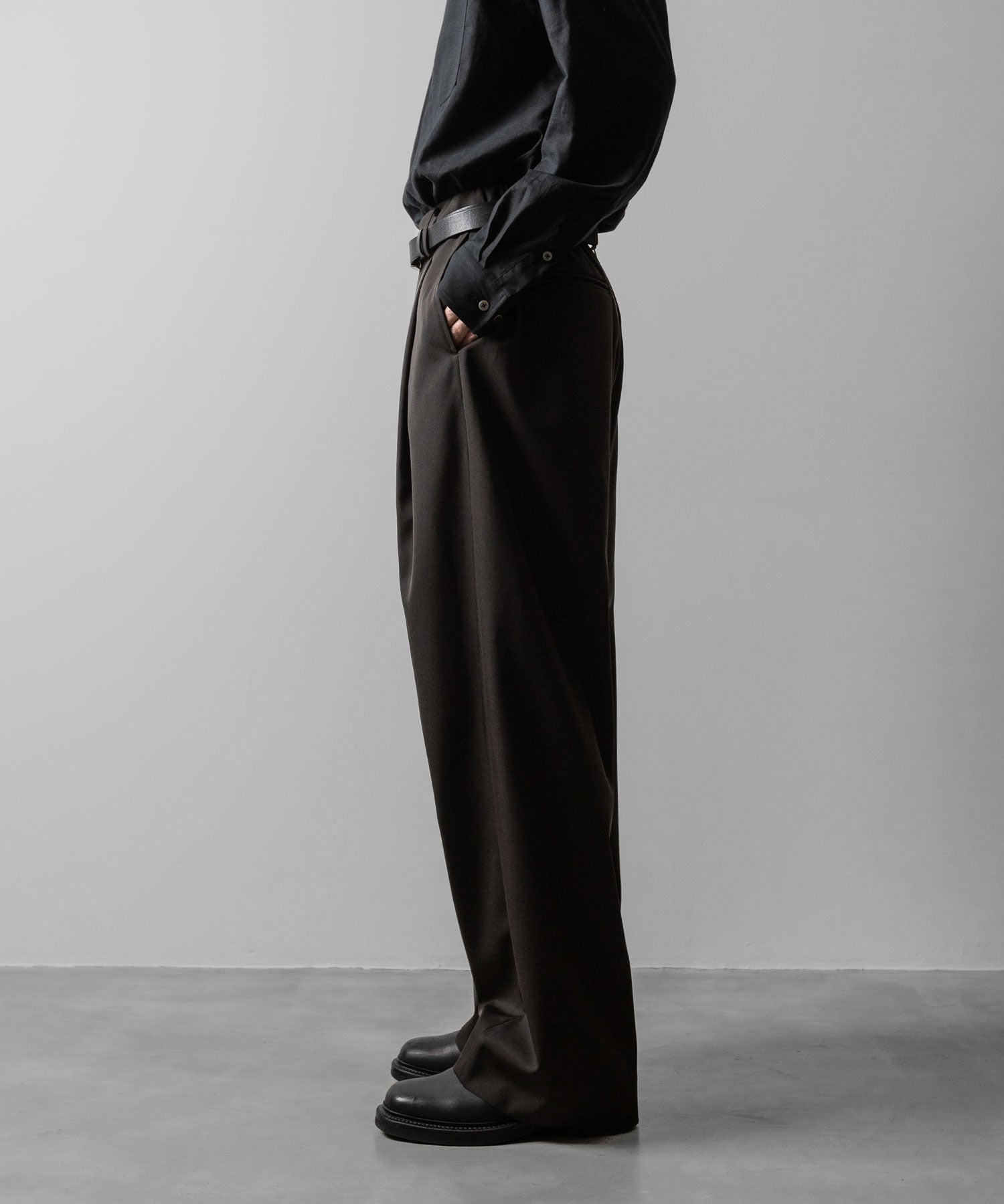 ssstein(シュタイン)のTWIST SEAM WIDE EASY TROUSERS - GREY KHAKIの公式通販サイトsession福岡セレクトショップ