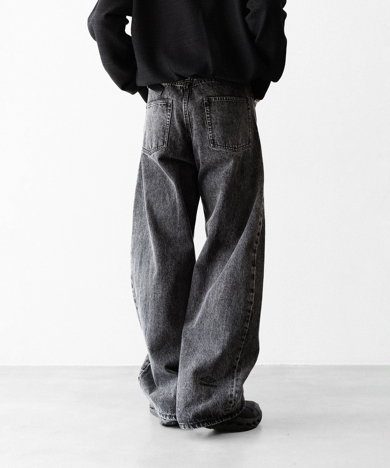 ssstein × UMBRO】DEFORMATION WIDE DENIM JEANS - BLACK | 公式通販