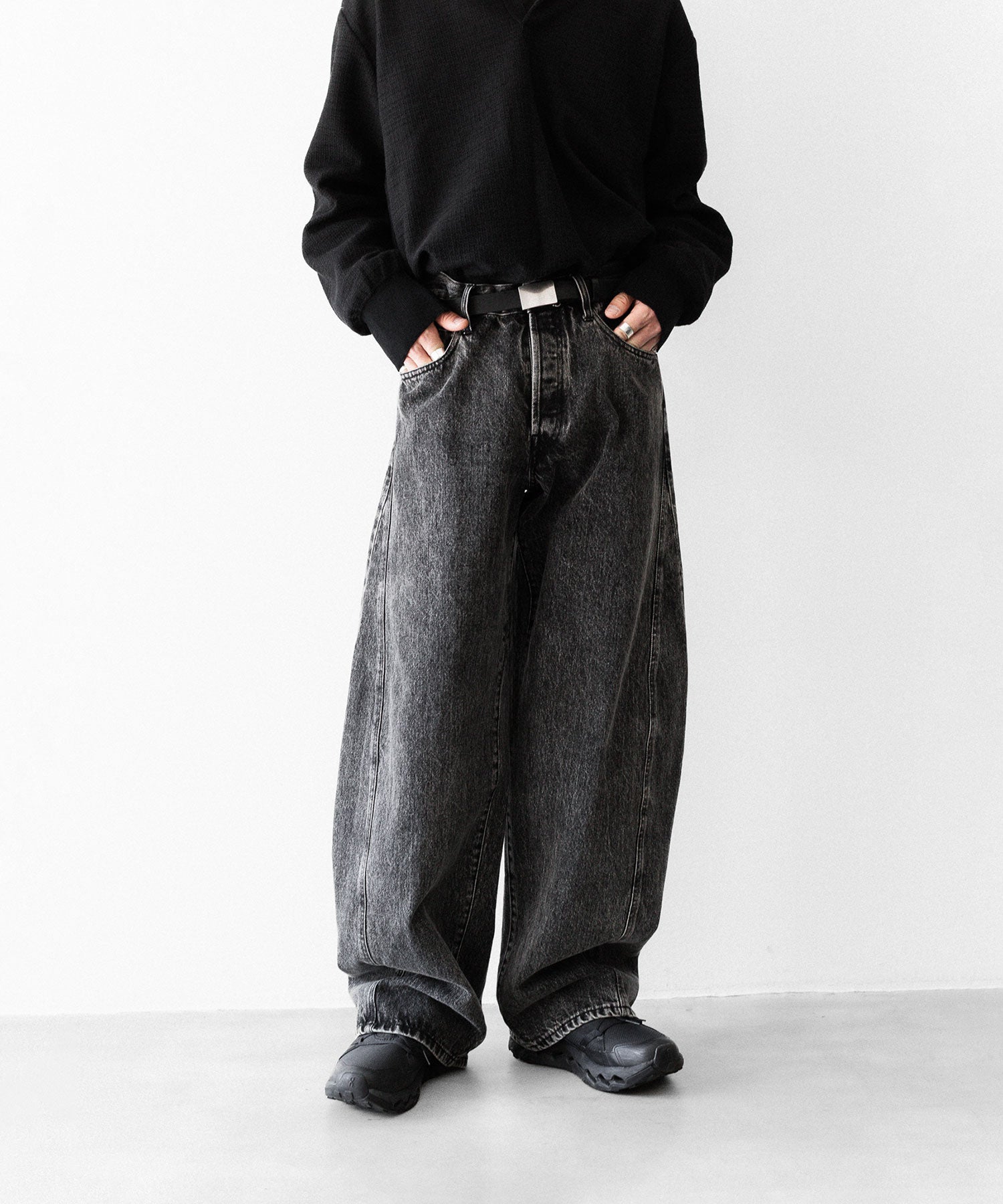 ssstein × UMBRO】DEFORMATION WIDE DENIM JEANS - BLACK | 公式通販