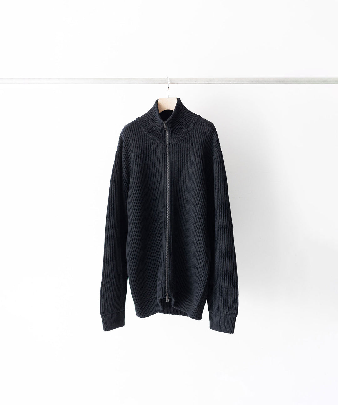 【INTÉRIM】インテリムのドライバーズニット LIMITED HAND FRAMED DRIVERS ZIP KNIT - BLACK