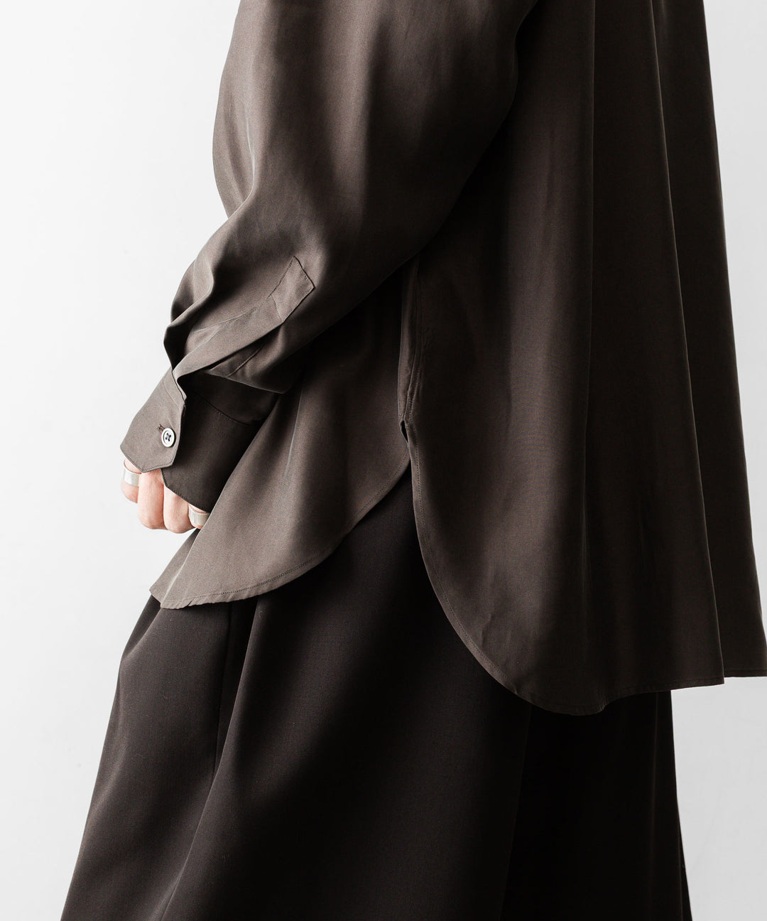 【ssstein】CUPRO TWILL OVERSIZED LS SHIRT - DARK BROWN