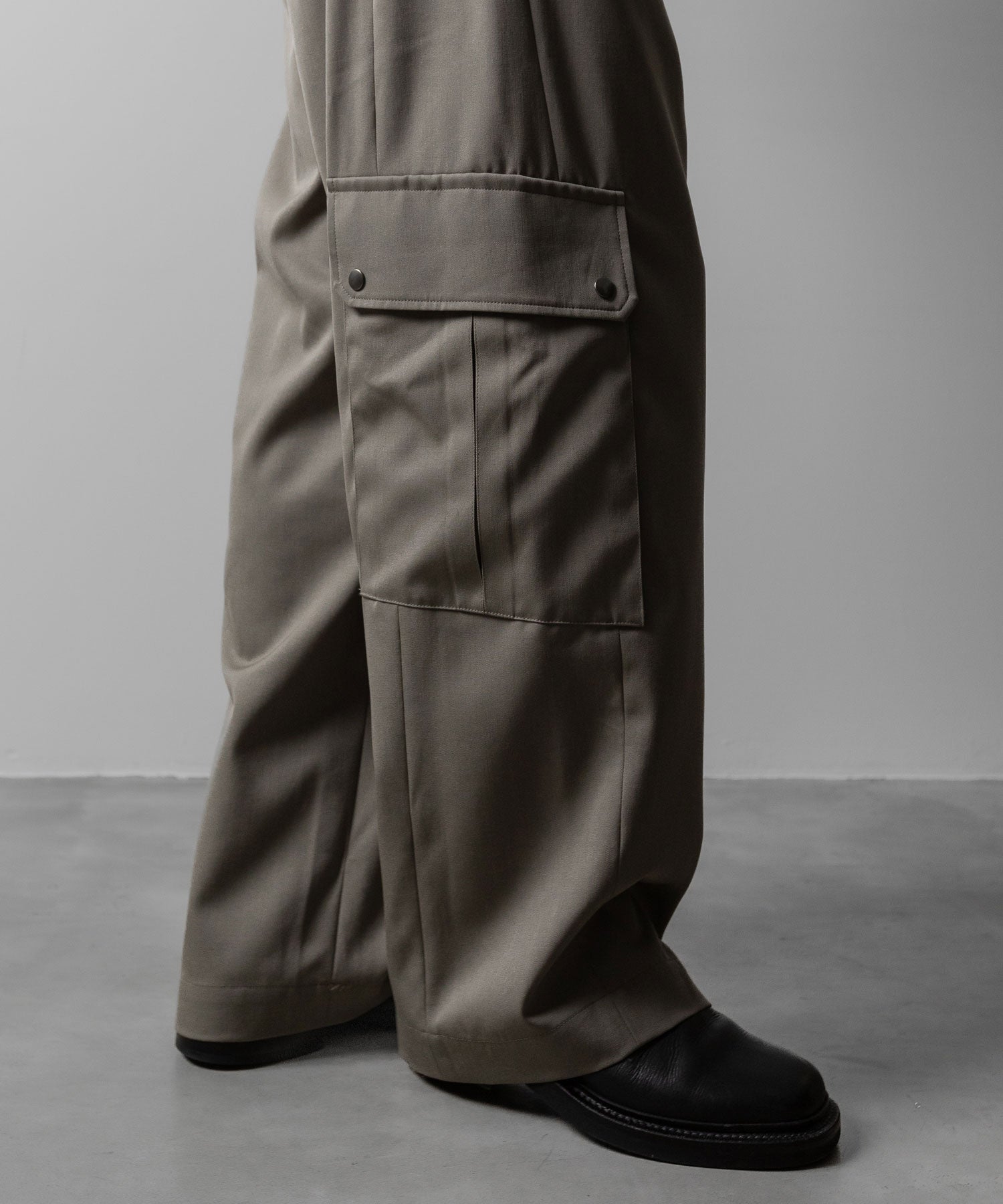 ssstein(シュタイン)のCARGO POCKET WIDE EASY TROUSERS - TAUPE BEIGEの公式通販サイトsession福岡セレクトショップ