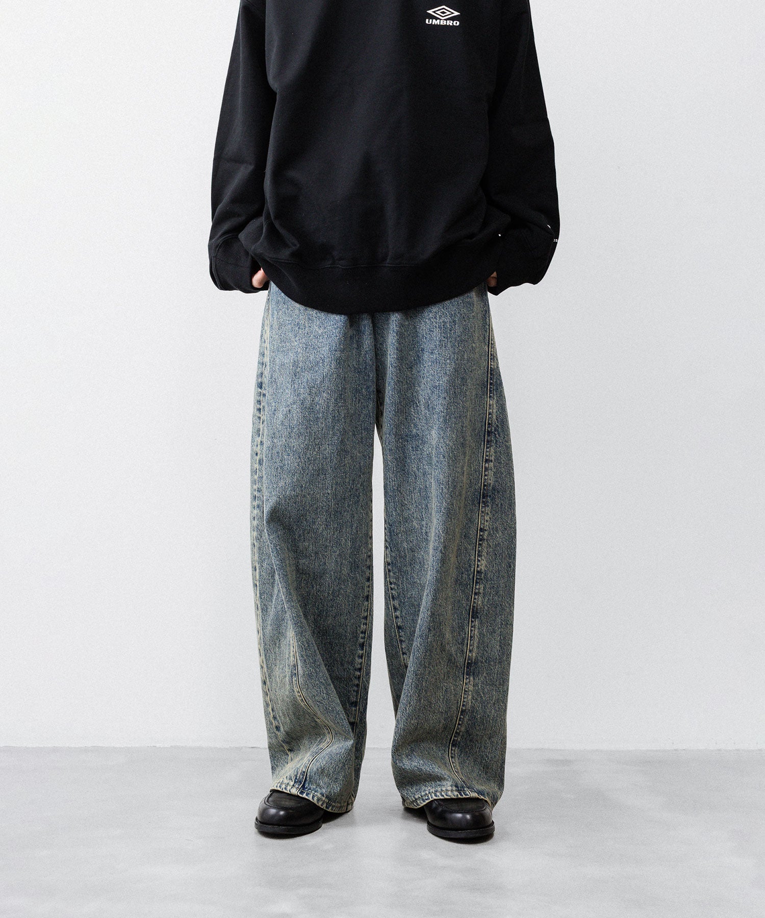 【ssstein × UMBRO】DEFORMATION WIDE DENIM ssstein × UMBRO】DEFORMATION WIDE DENIM JEANS - INDIGO | 公式通販