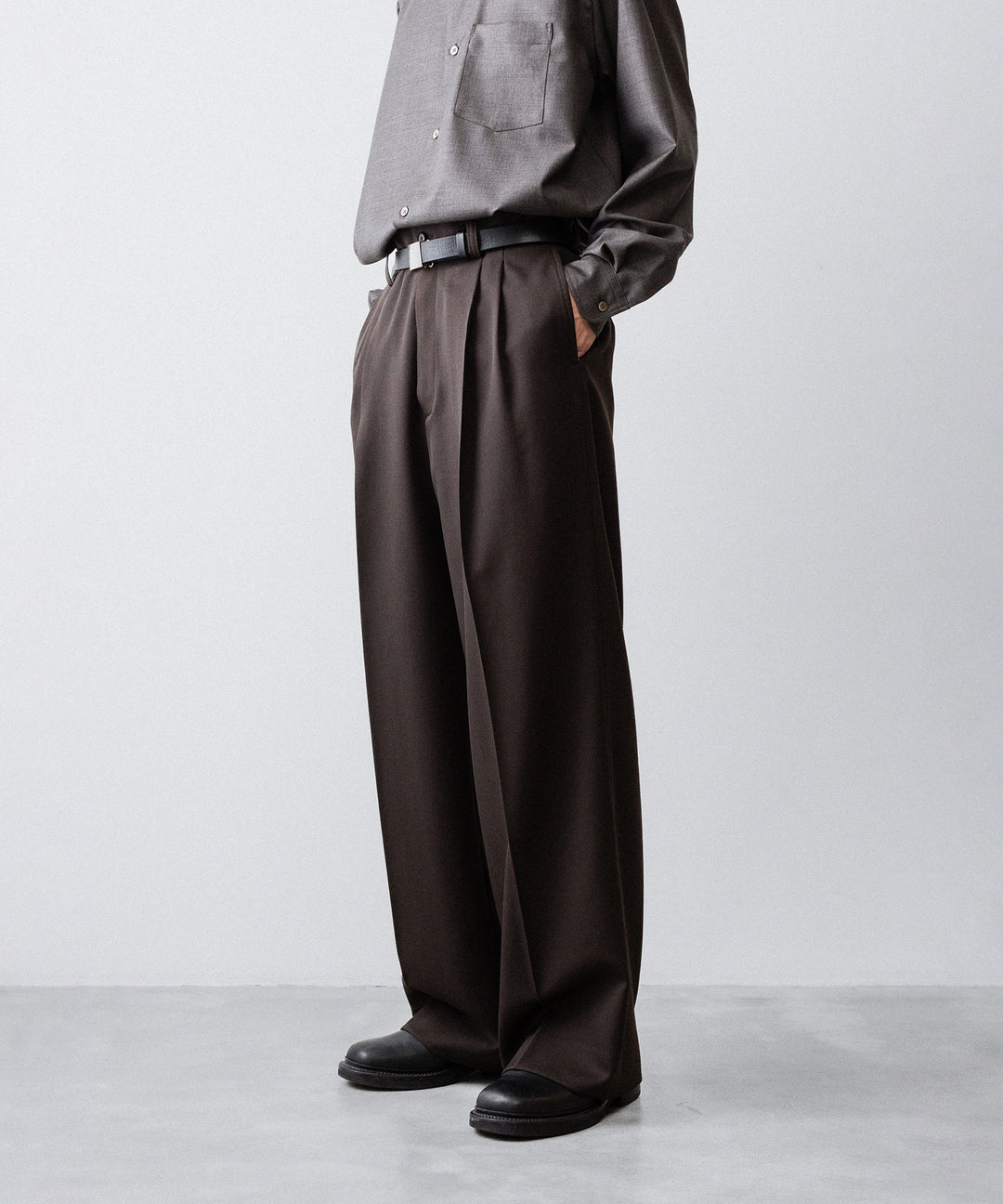 ssstein(シュタイン)のLONG WIDE TROUSERS (2/60 WOOL GABARDINE) - MILITARY KHAKIの公式通販サイトsession福岡セレクトショップ