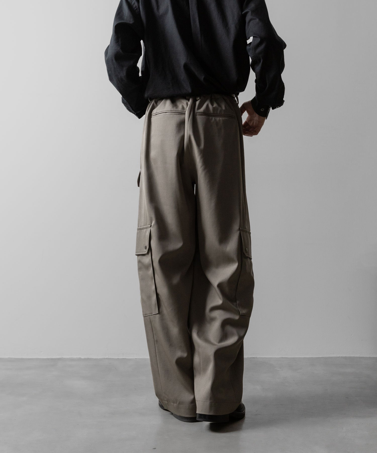 ssstein(シュタイン)のCARGO POCKET WIDE EASY TROUSERS - TAUPE BEIGEの公式通販サイトsession福岡セレクトショップ