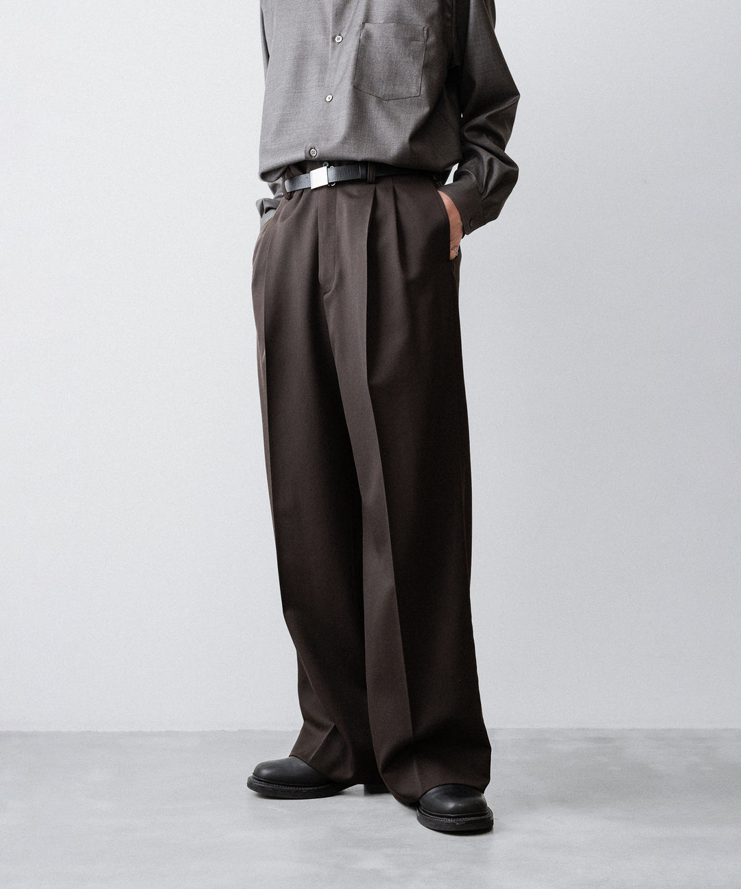 ssstein(シュタイン)のLONG WIDE TROUSERS (2/60 WOOL GABARDINE) - MILITARY KHAKIの公式通販サイトsession福岡セレクトショップ