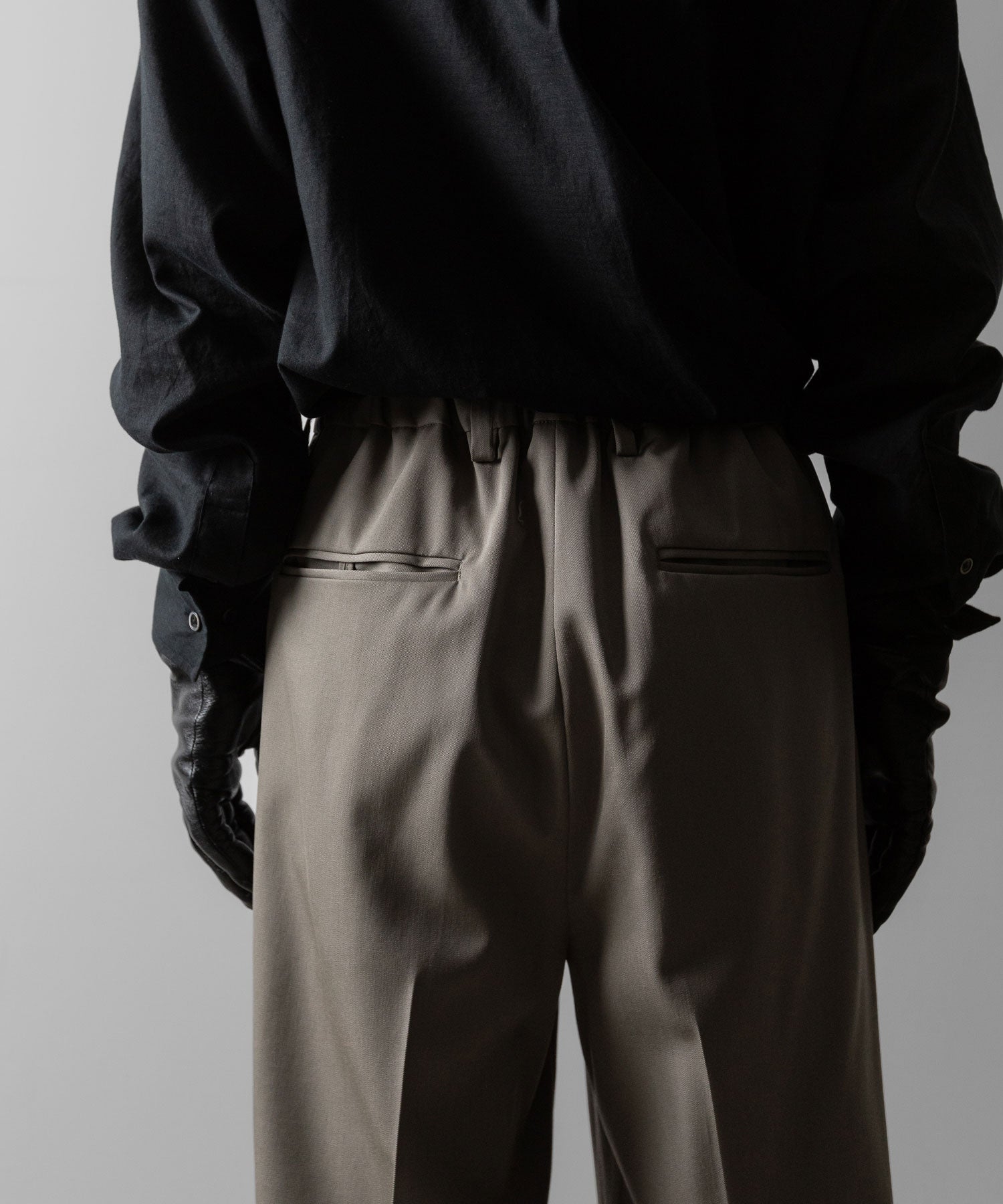 ssstein(シュタイン)のTWO TUCK EASY TROUSERS - TAUPE BEIGEの公式通販サイトsession福岡セレクトショップ