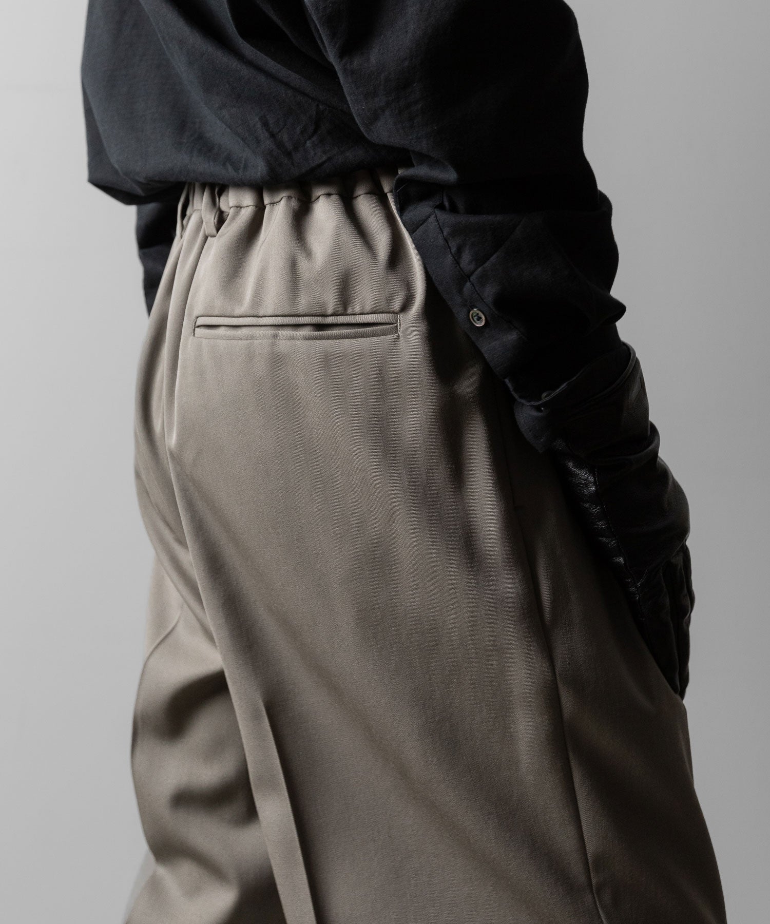 ssstein(シュタイン)のTWO TUCK EASY TROUSERS - TAUPE BEIGEの公式通販サイトsession福岡セレクトショップ