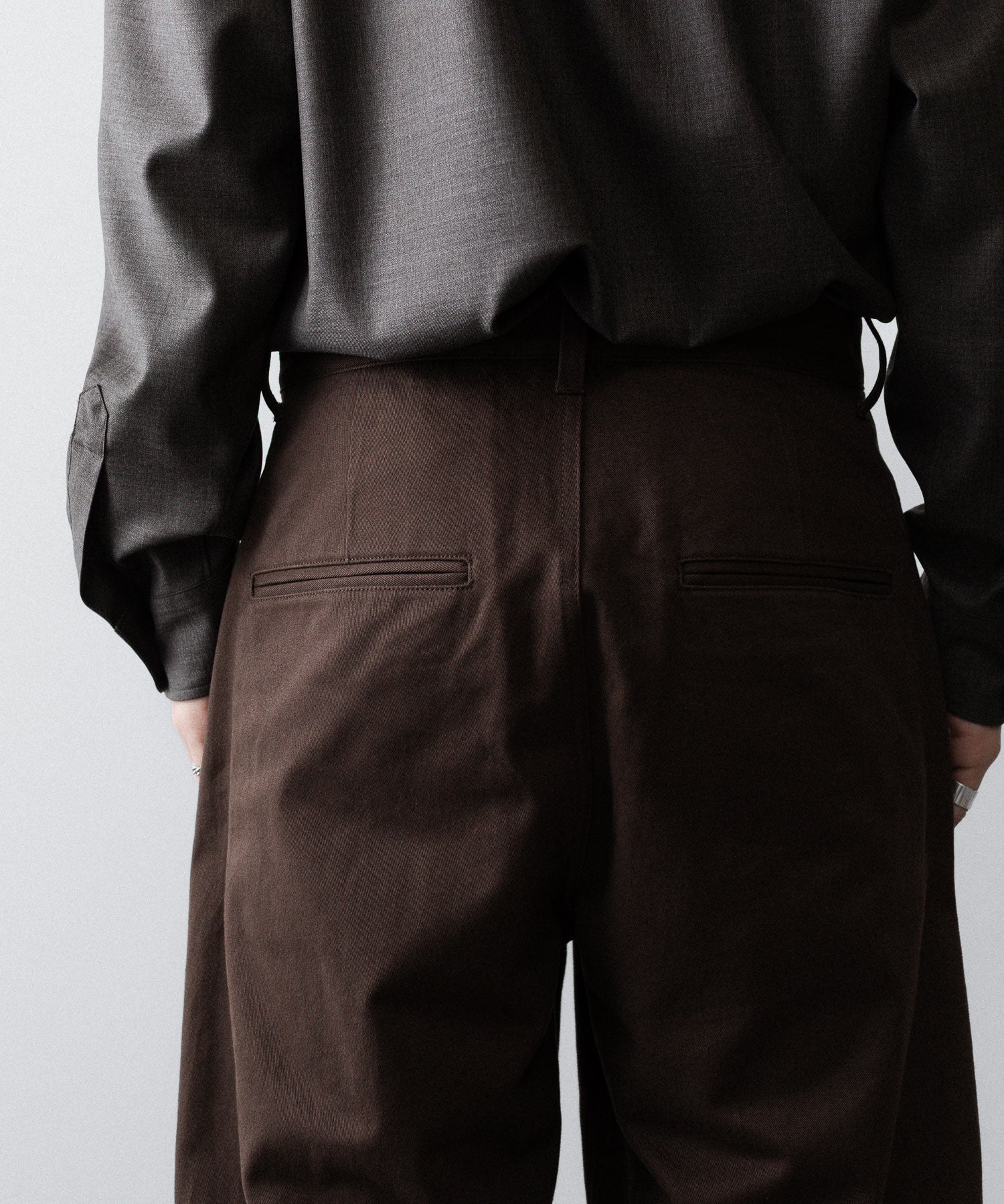 ssstein(シュタイン)のBRUSHED CHINO ONE TUCK WIDE PANTS - BROWNの公式通販サイトsession福岡セレクトショップ